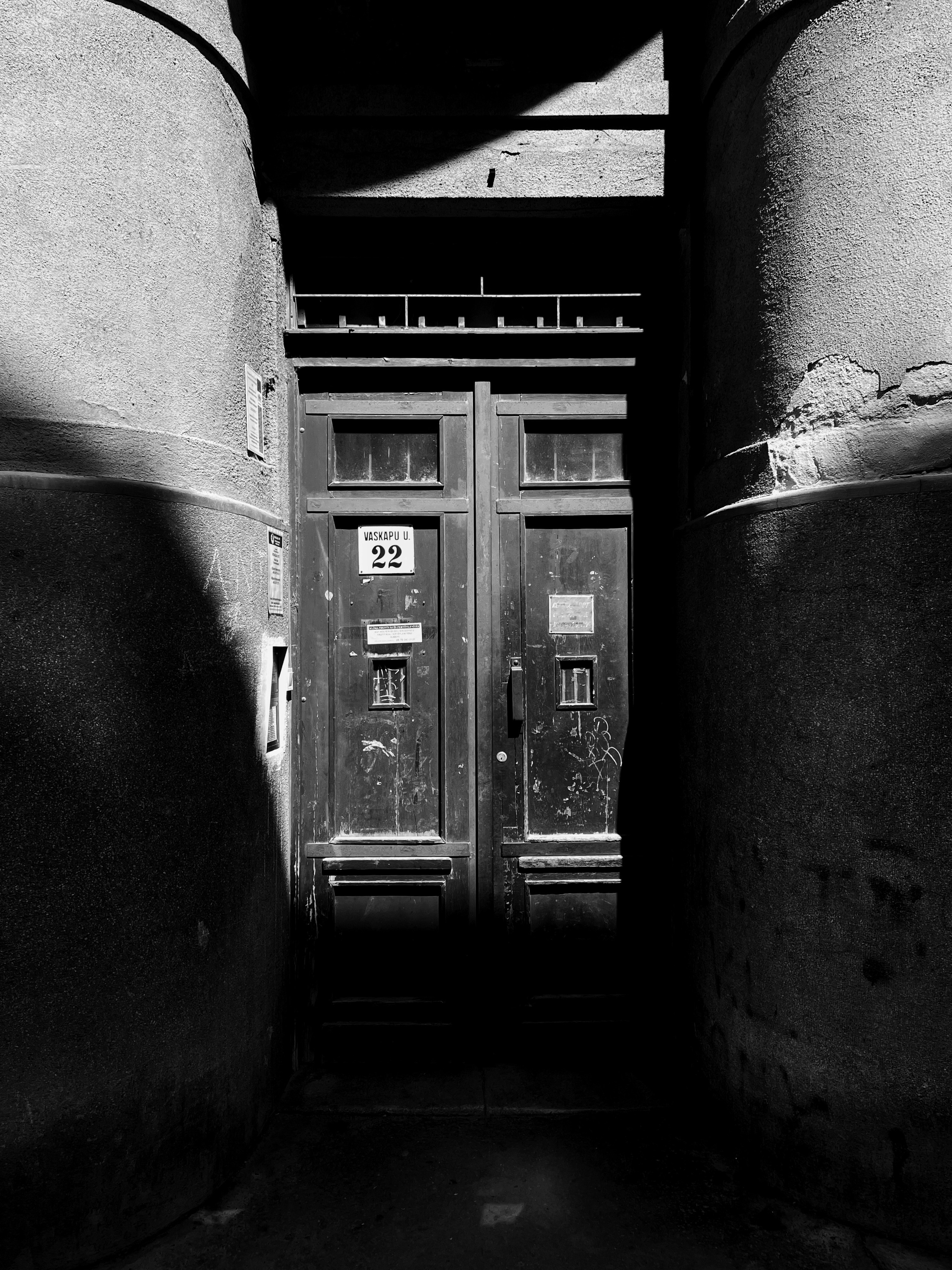Door. Budapest 2026. IPHONE 12 PRO
