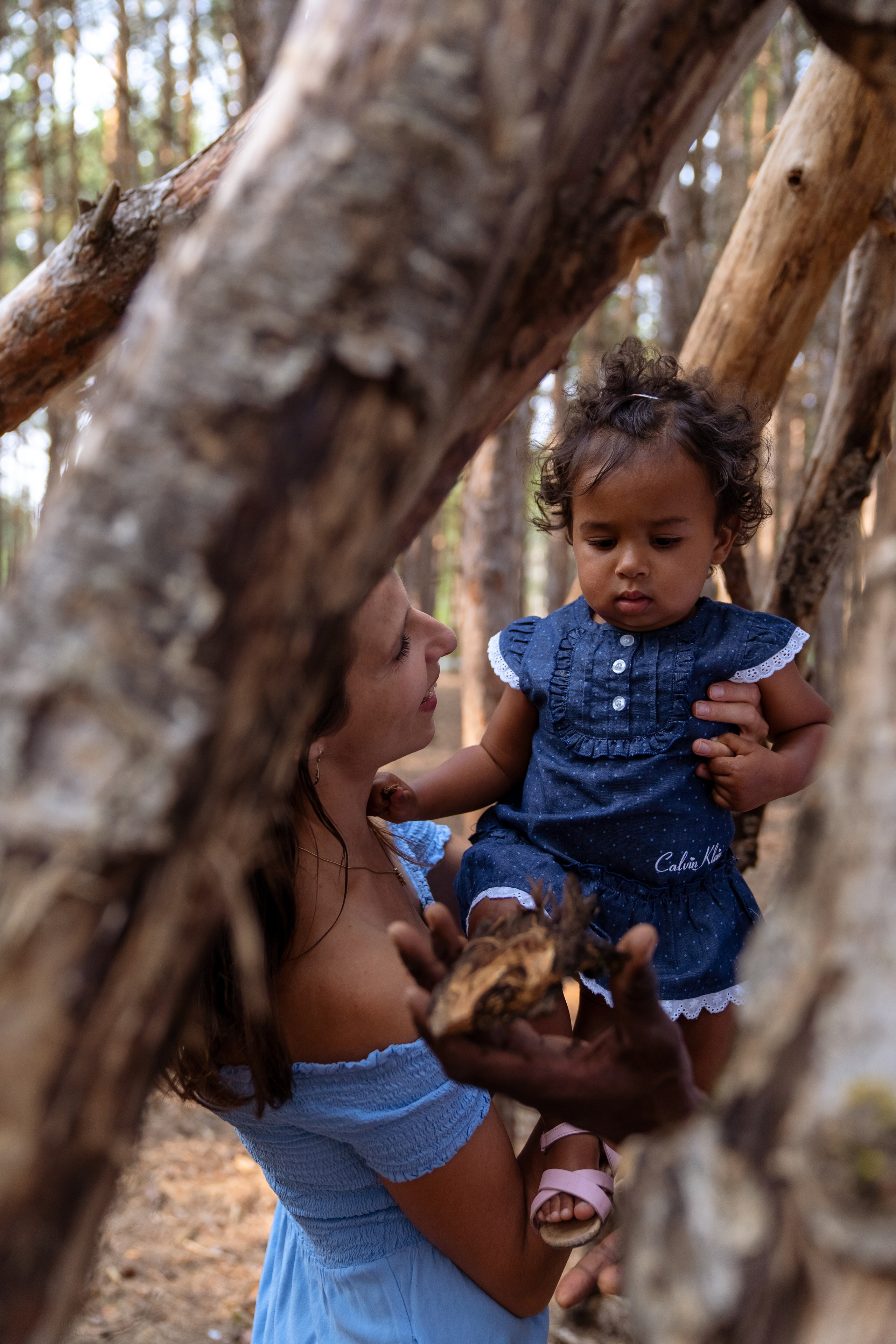 Family in Birds Hill. Photographer Viktoriia Skavronskaya