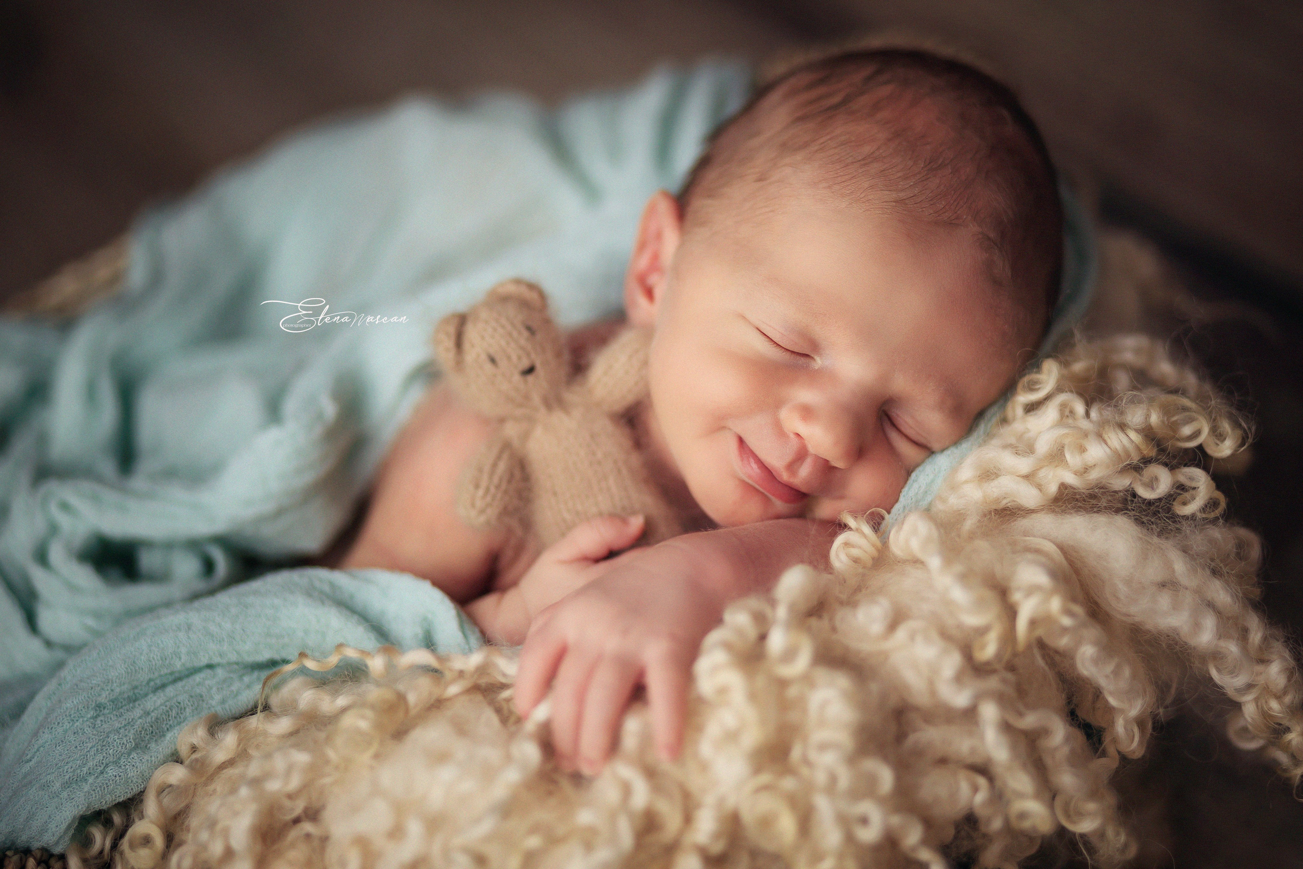 Şedinţe Newborn - Primele amintiri cu bebeluşul tău. Elena Mascan – Fotograf newborn, maternitate, portret, smash the cake & branding personal | La Femme Studio Photograpy|Constanţa