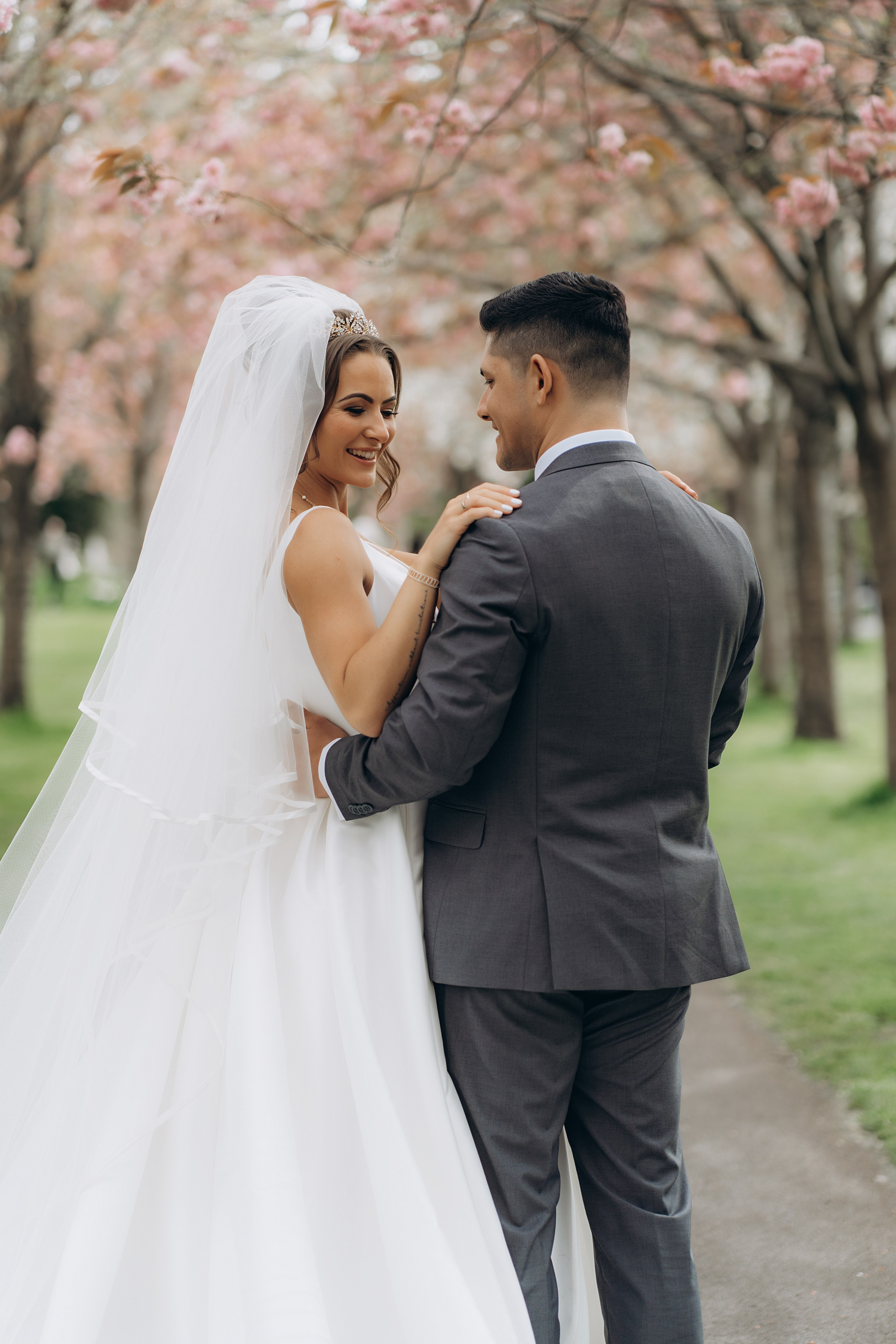 Megan & Oneias. Main