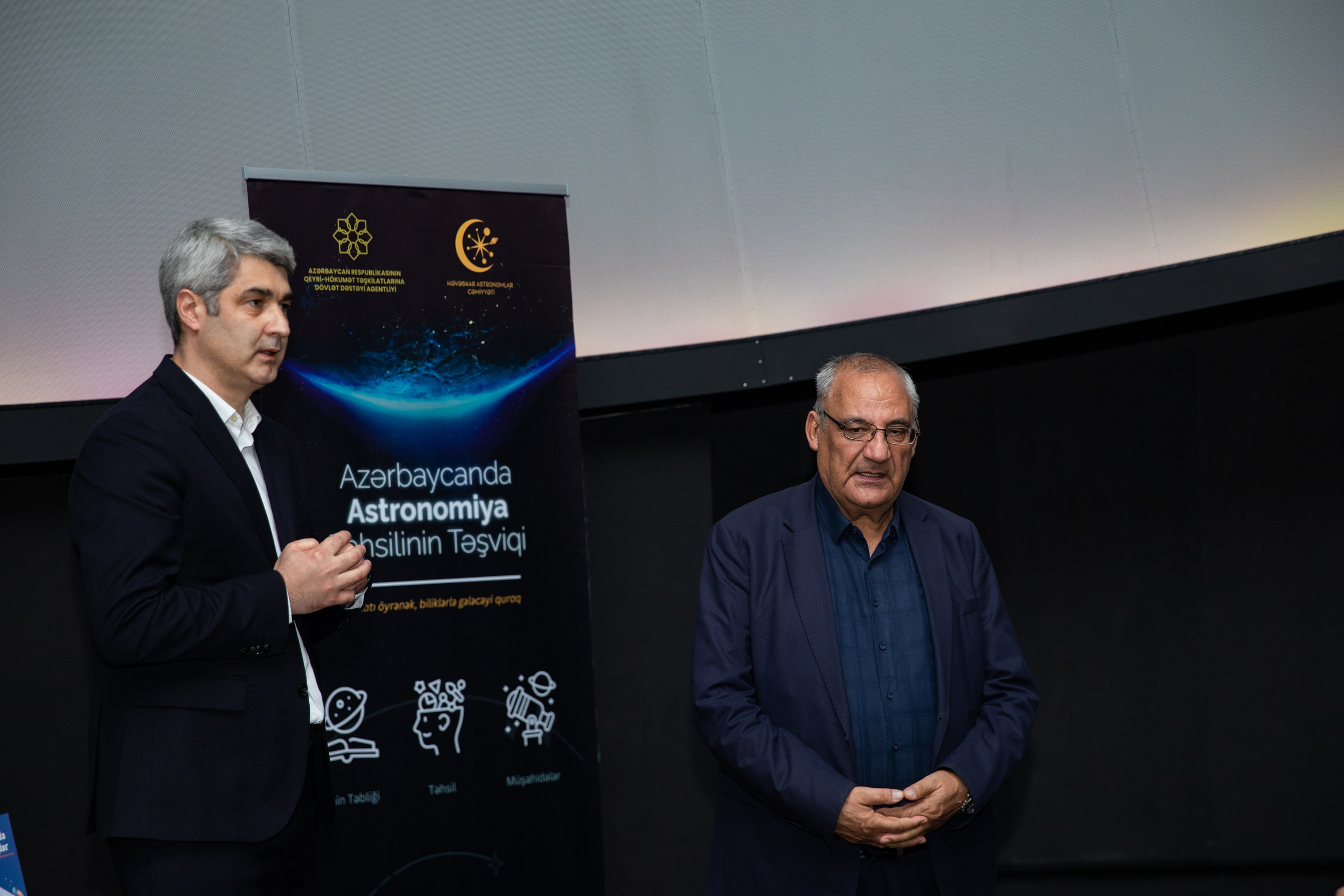“Astronomiyada Əsas Anlayışlar” kitabının və “Fəza və Zamanın Elçiləri” filminin təqdimatı. Həvəskar Astronomlar Cəmiyyəti — Astronomy.az