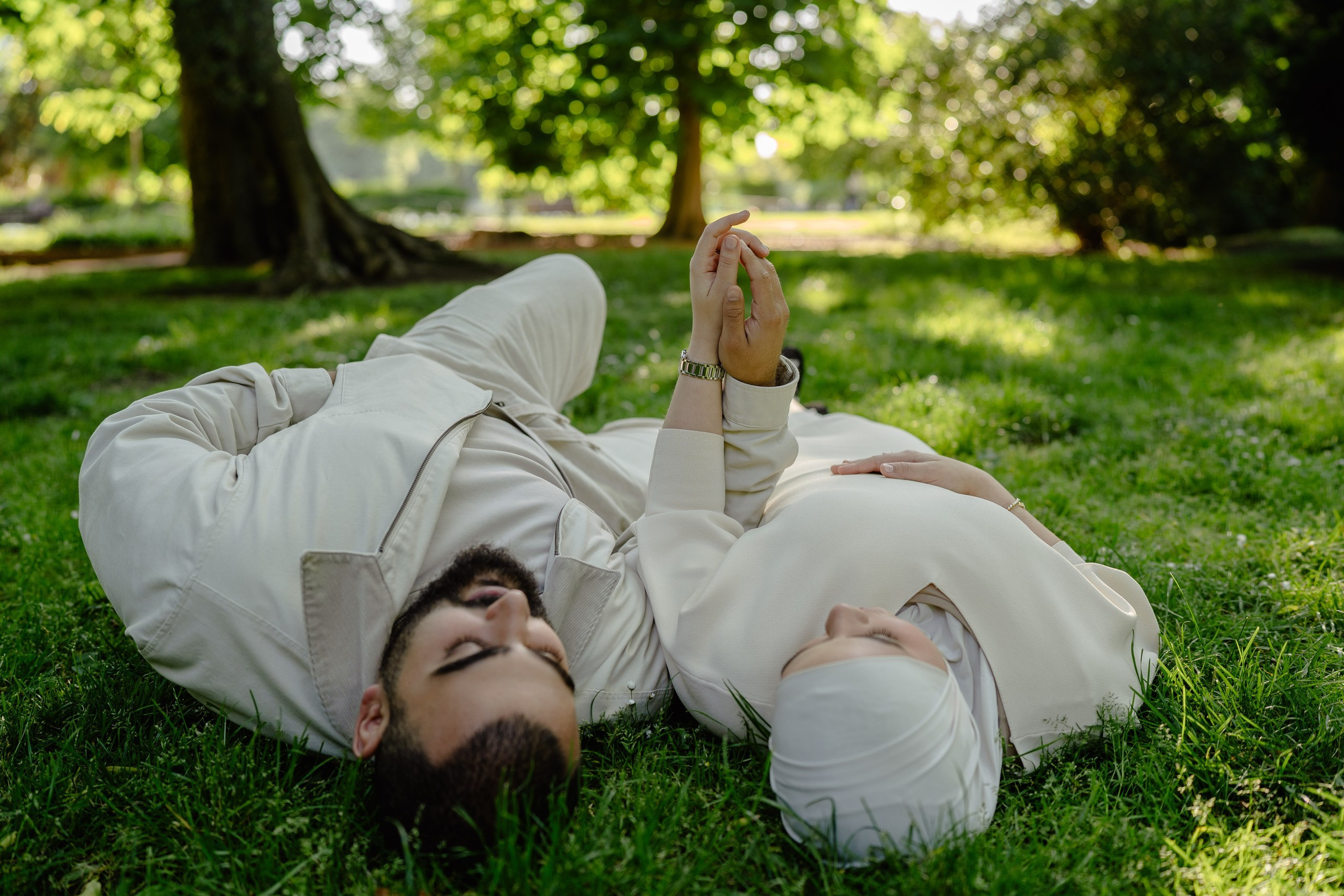 Maternity photoshoot at sunset in Retiro Park