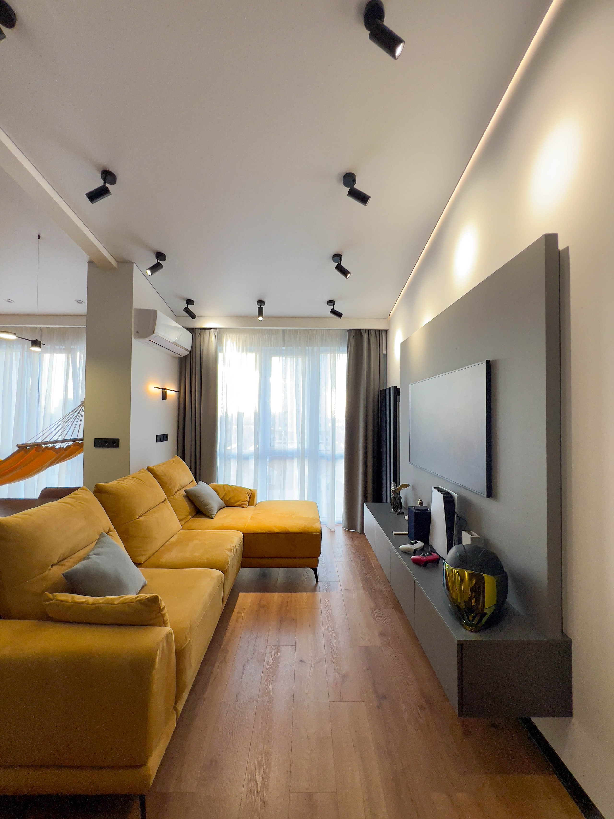 The apartment is on two levels. Fotograf Dmitrii Donets