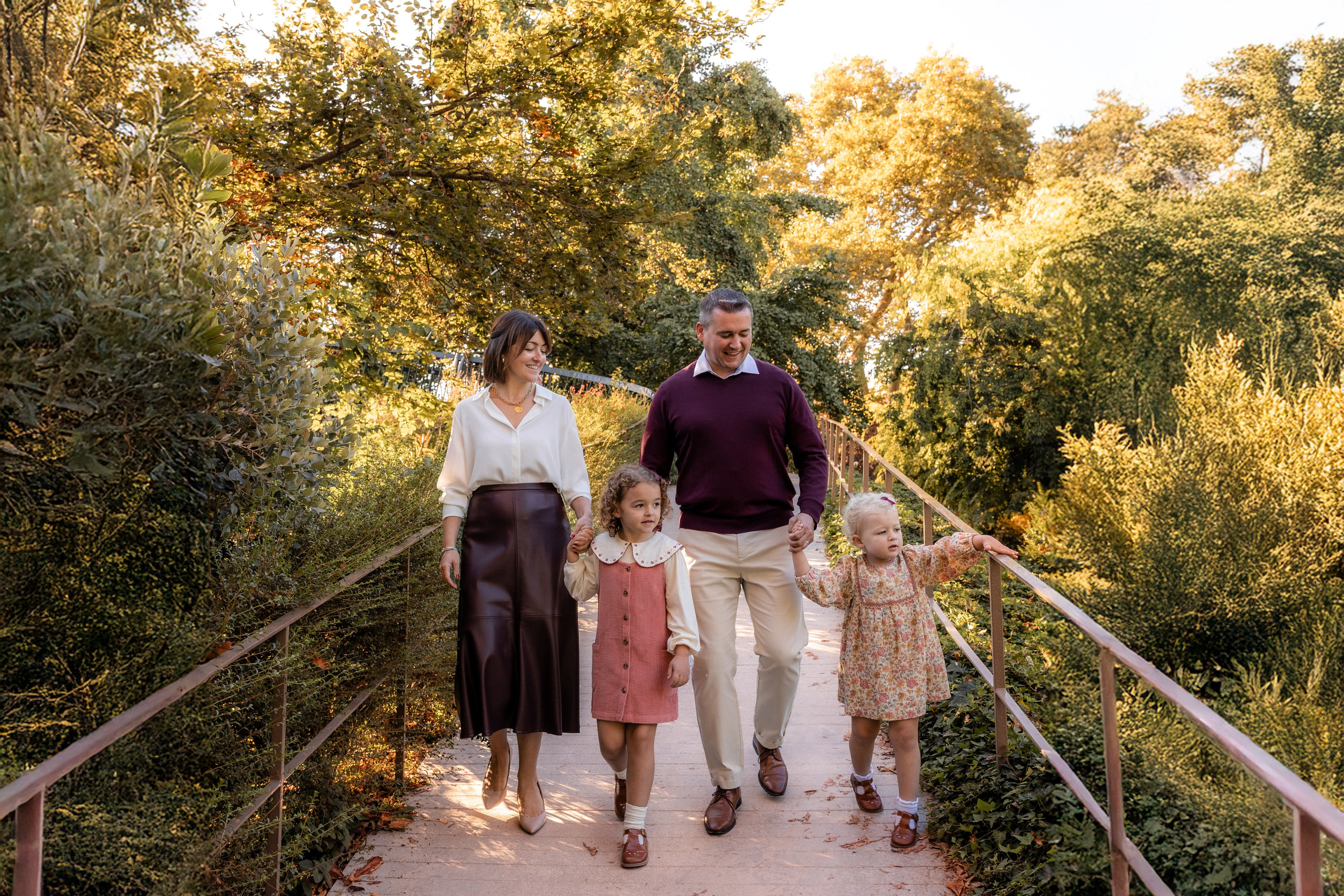 Autumn Family photoshoot in Toulouse. Jardin des Plantes. Eugénie Smirnova — your photographer in Toulouse and southwest France
