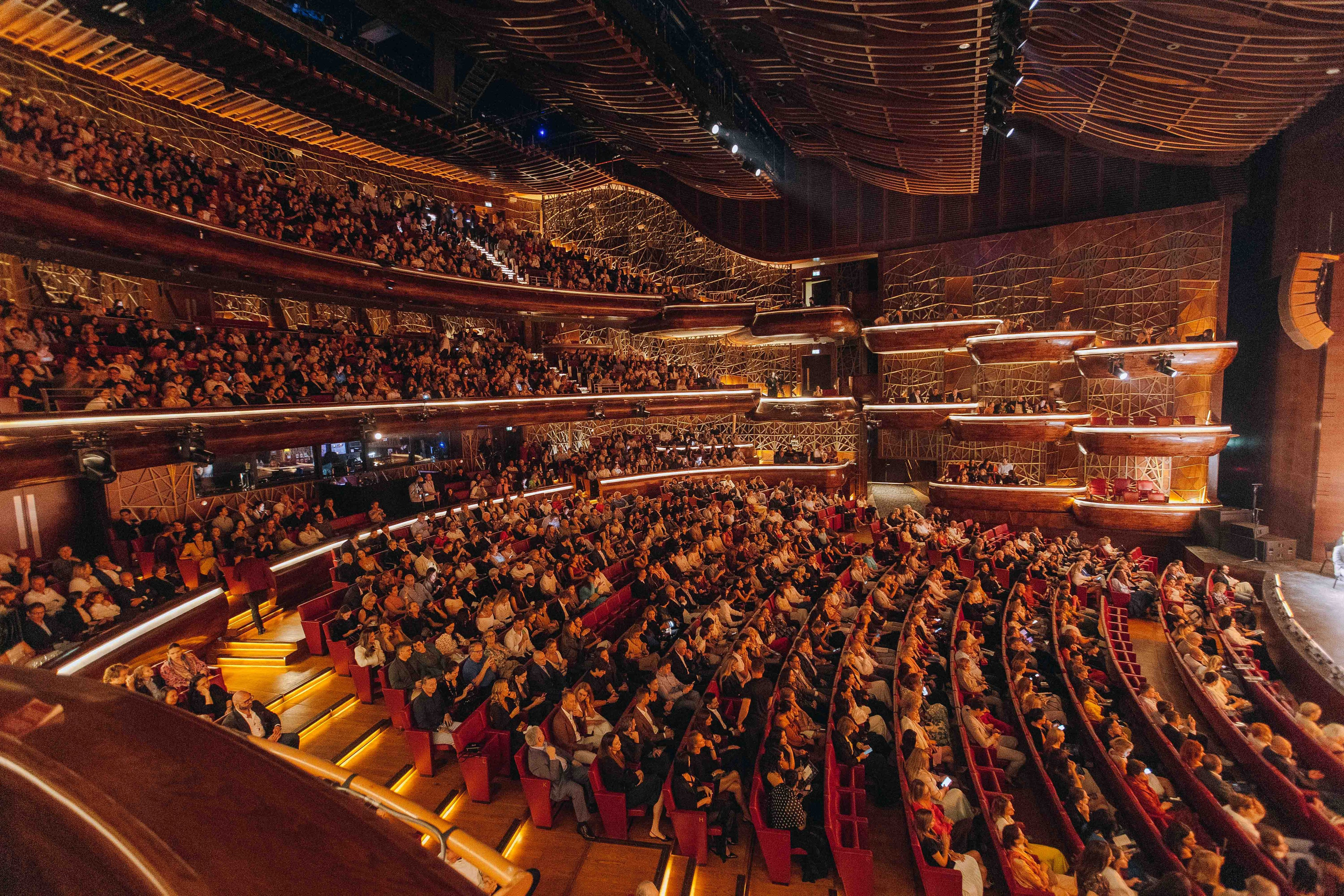 DUBAI OPERA. Wedding&Event photographer Ismail Rzayev in Baku