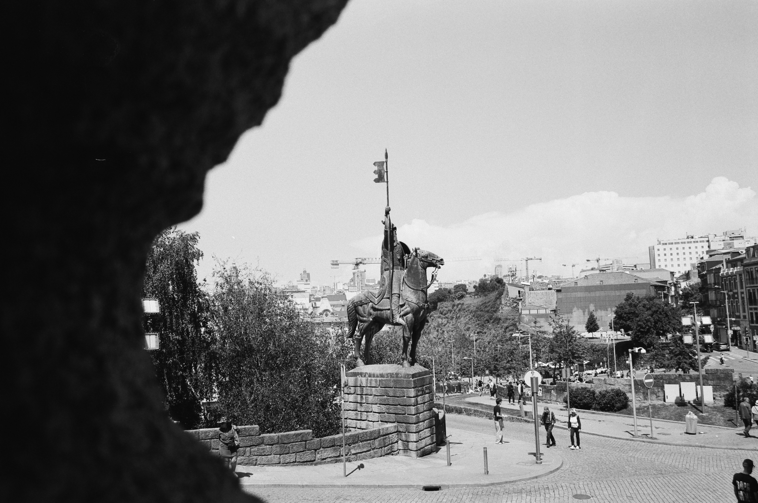 Reiterstatue vor der Altstadt von Porto