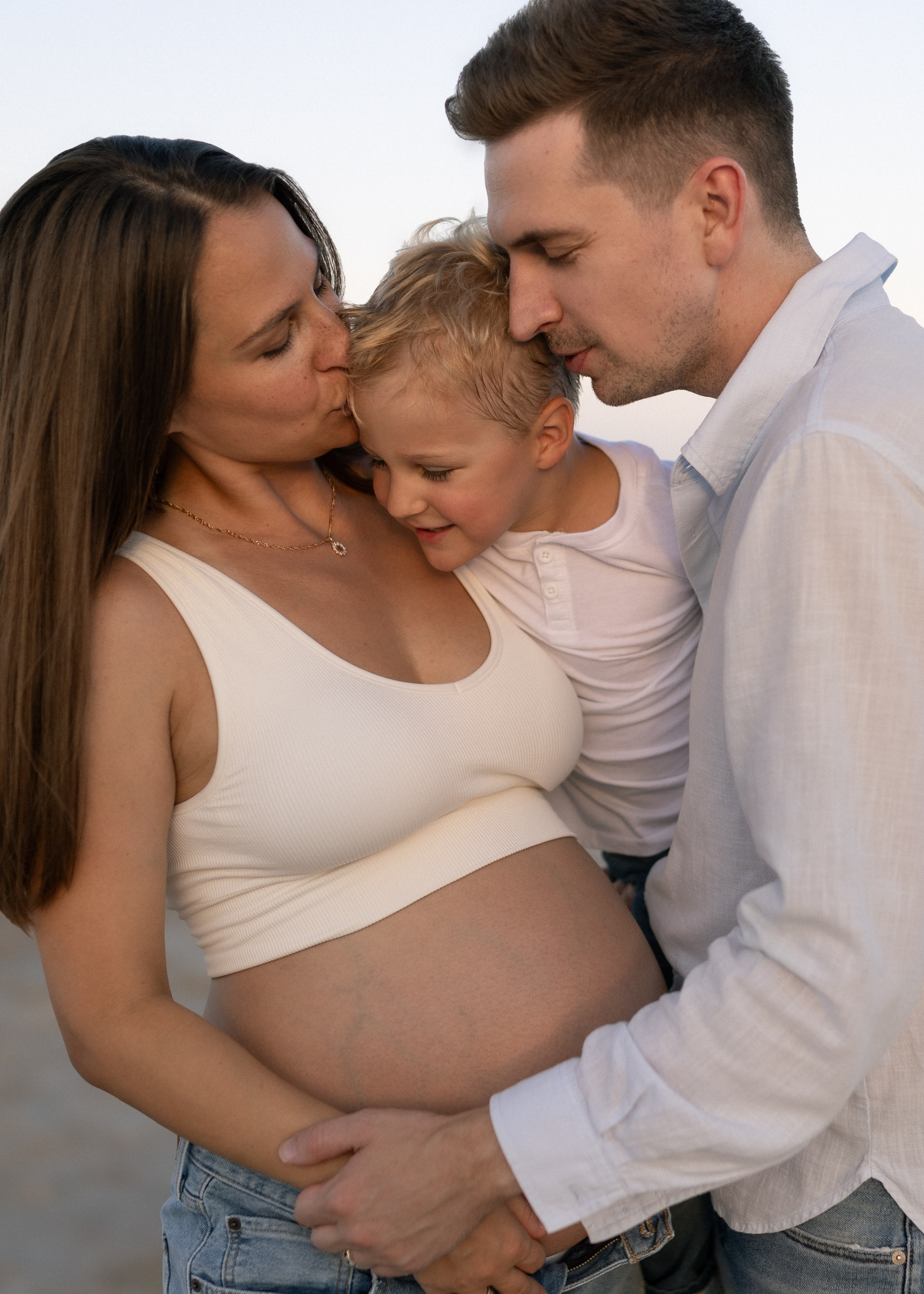 T + A Maternity at the Beach. Portrait and couples photographer in Florida, Valeriia Honcharova