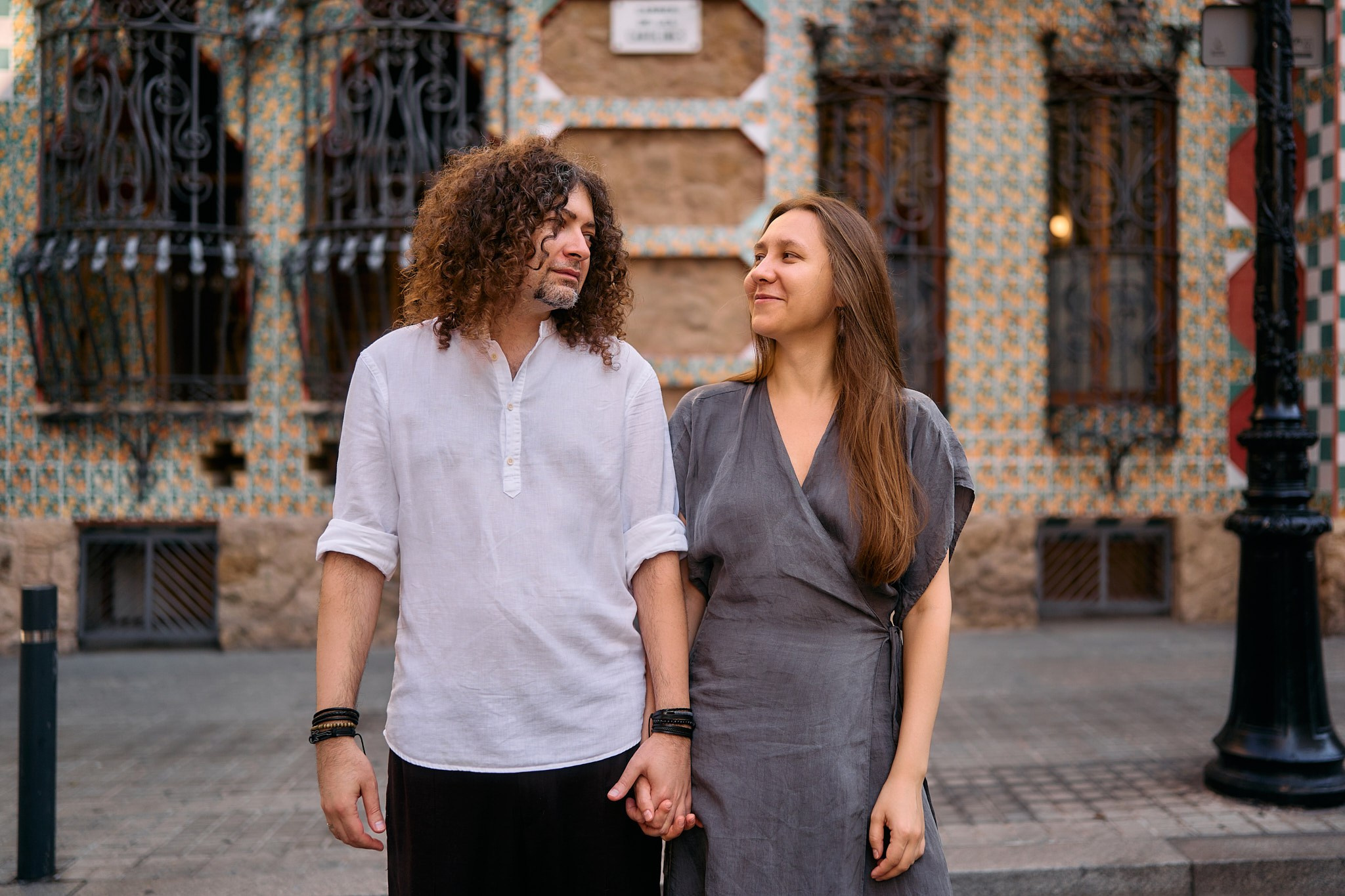 Description of the Casa Vicens location for a  love-story or individual photo shoot in Barcelona, examples of photos taken at this spot. POSTCARD.BCN Photographer Kate in Barcelona. Love-story, family or individual photo shoots