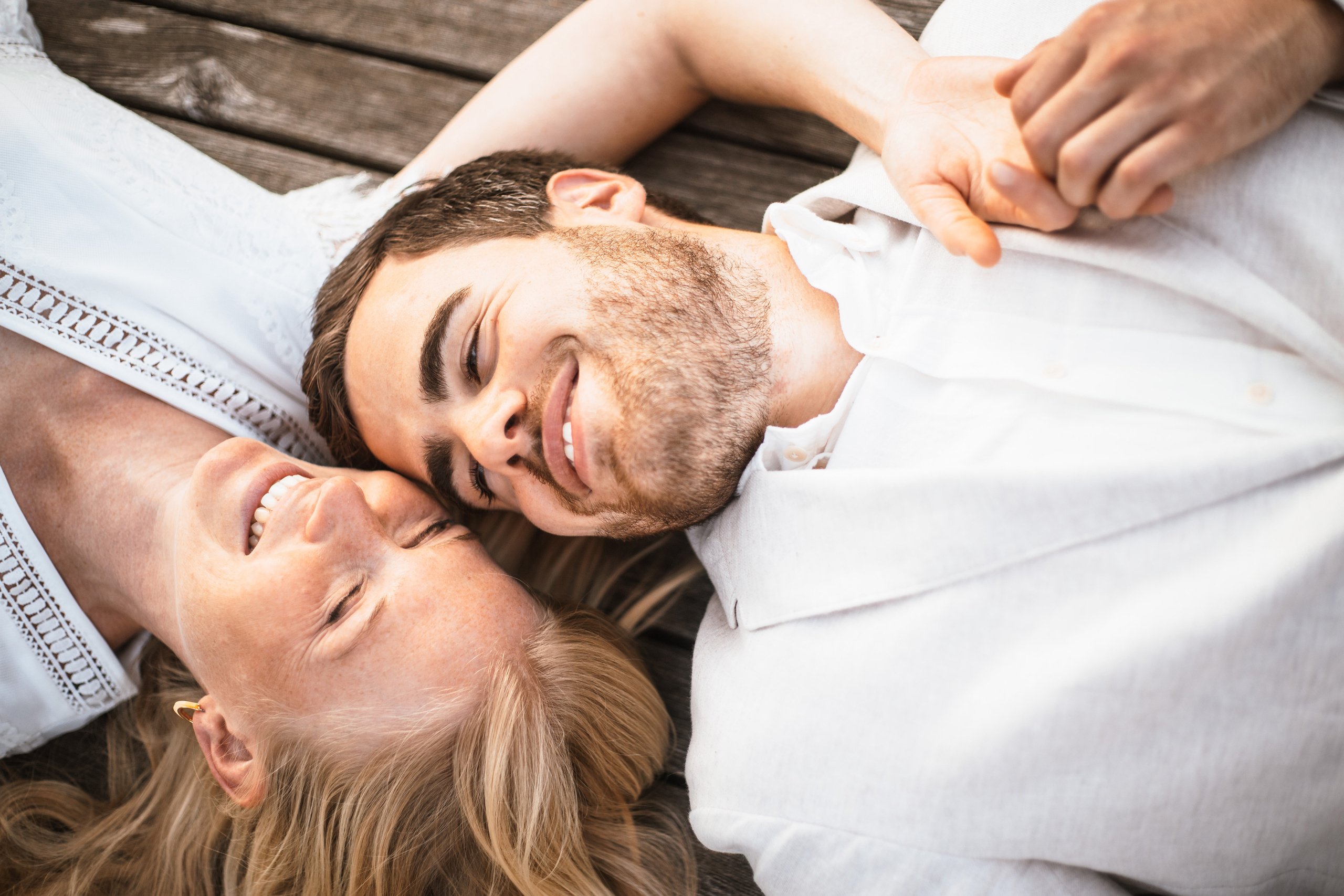 Romantische Hochzeitsfotografie in Weilerswist, NRW, Köln, Bonn - Halten Sie Ihren besonderen Tag in unvergesslichen Momentaufnahmen fest. Erfahrene Hochzeitsfotografin, die natürliche Emotionen einfängt. Individuelle Fotosessions für eine einzigartige Erinnerung an Ihre Hochzeit.