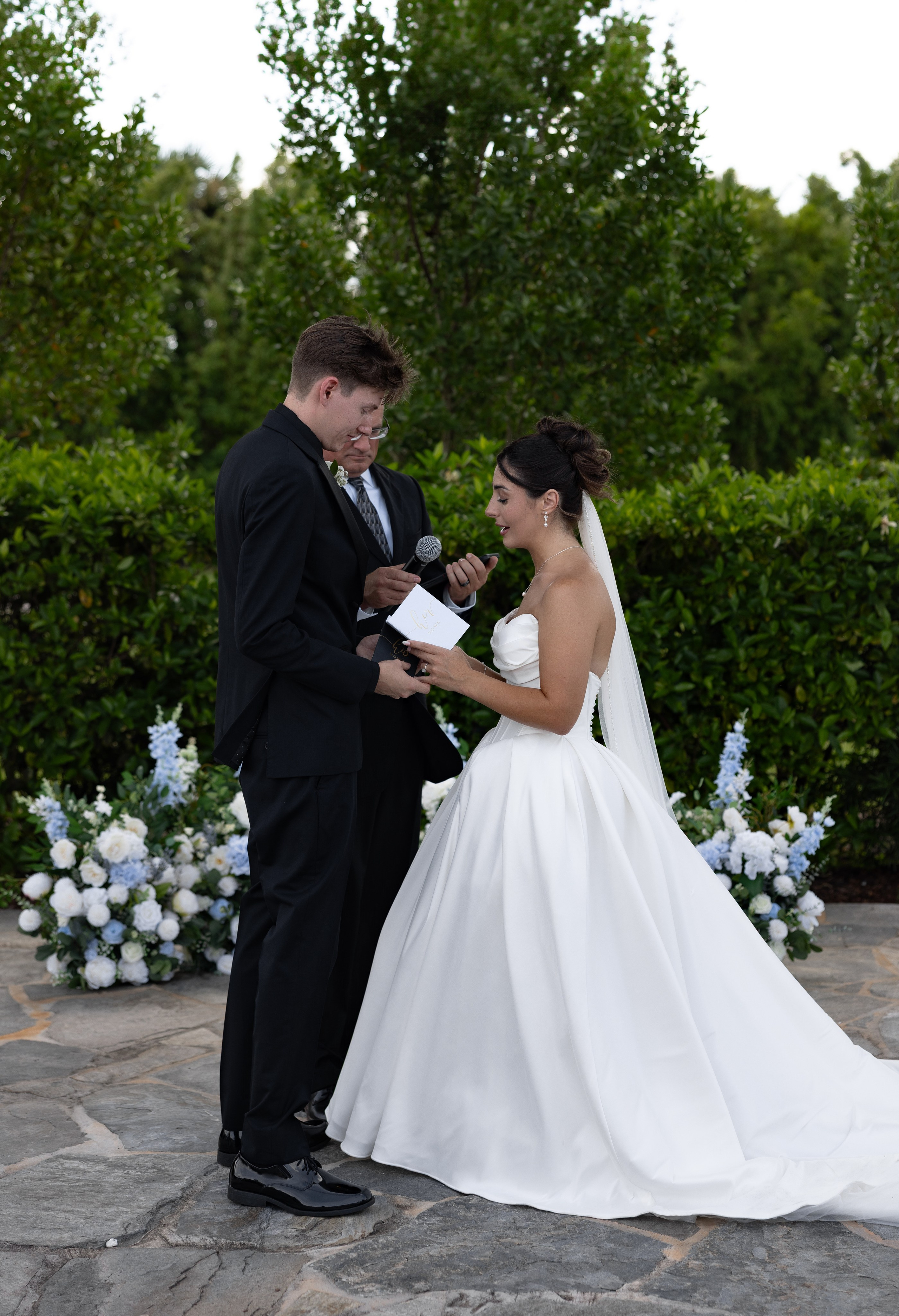 Alexsa and Robert. Ever After Farm Peach. Photographer Anastasia Nagibina