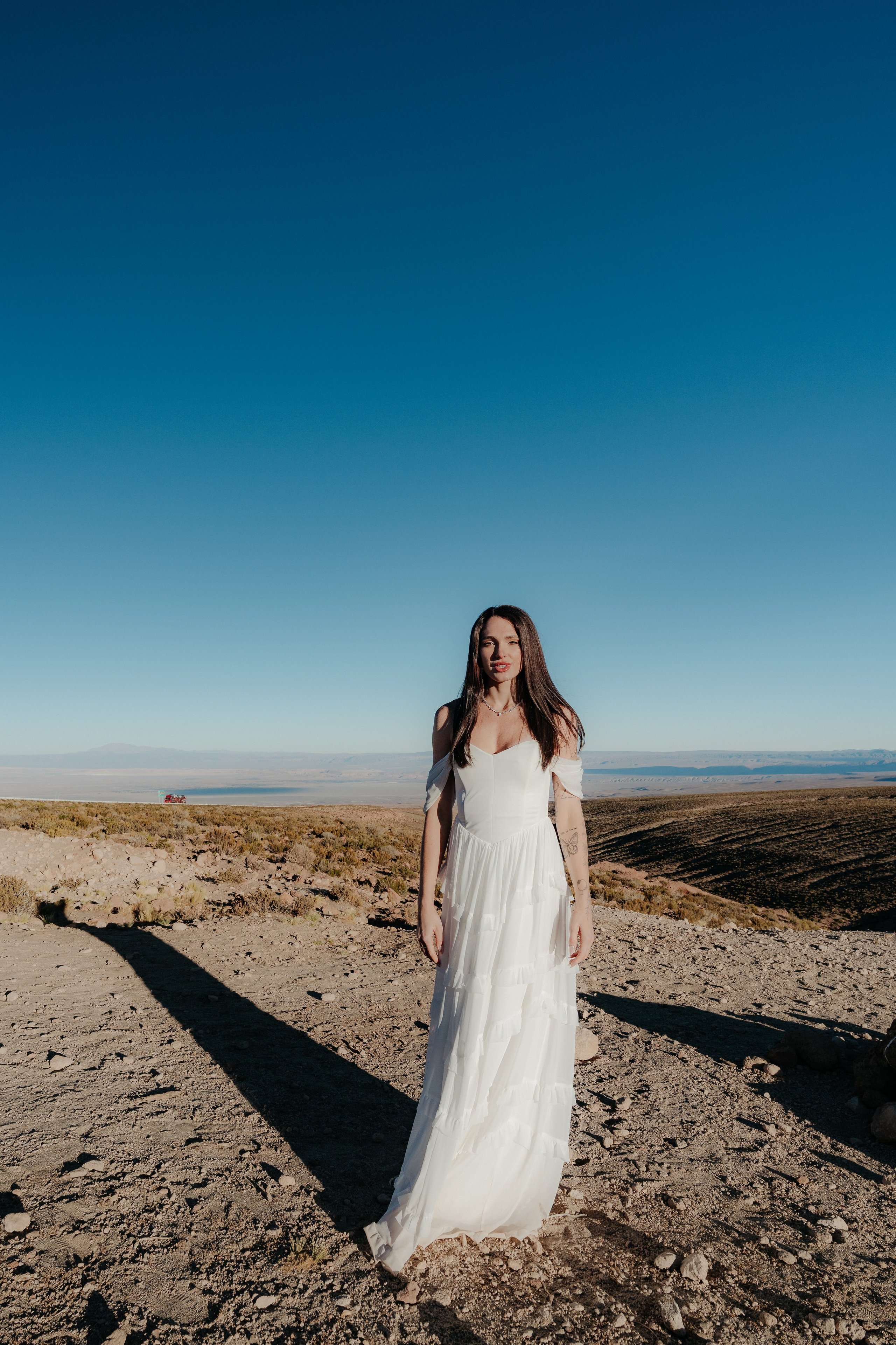 Pre-wedding no mirante do vulcão Licancabur. Photographer in San Pedro de Atacama