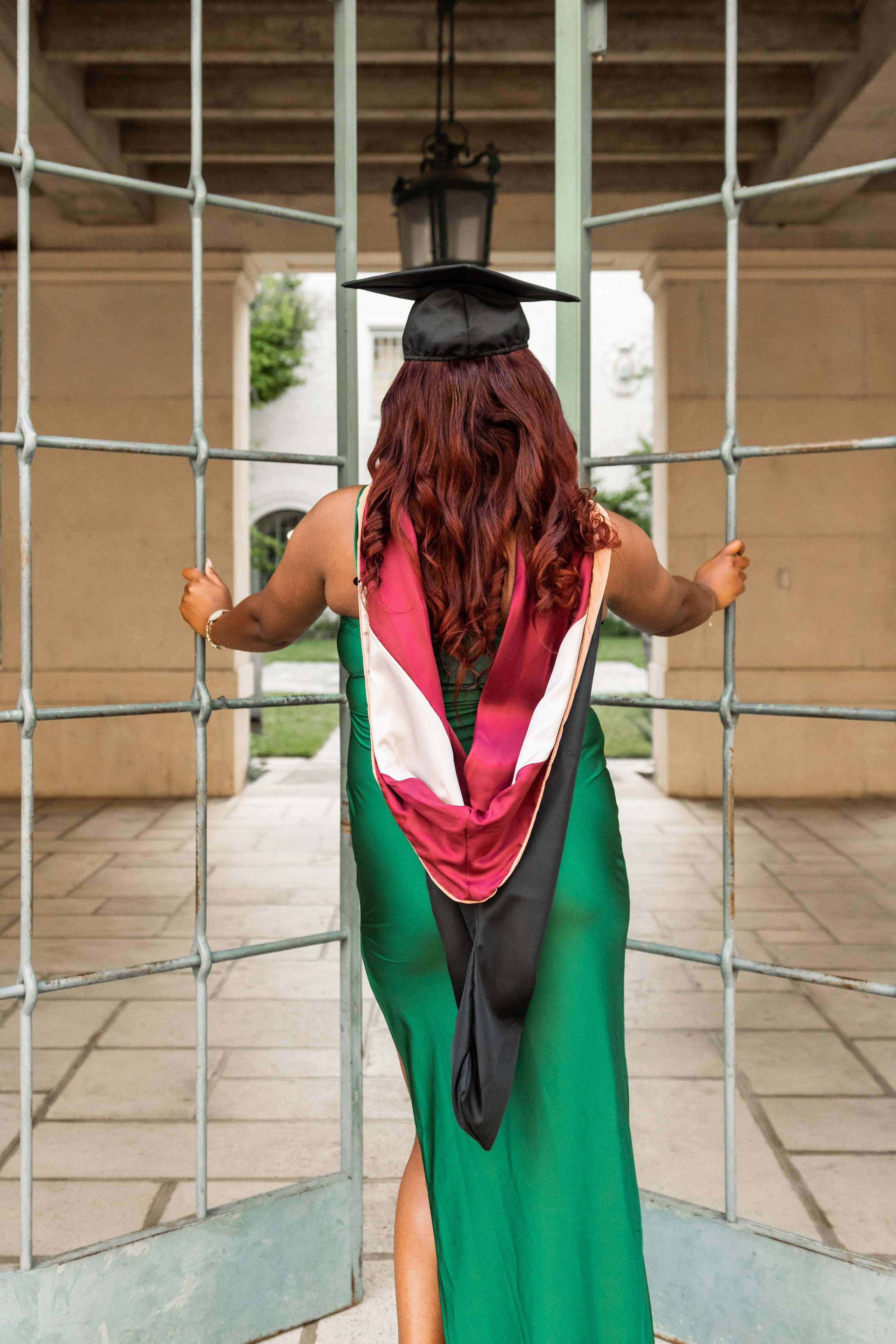 Tiondra’s campus senior photoshoot at UT Austin