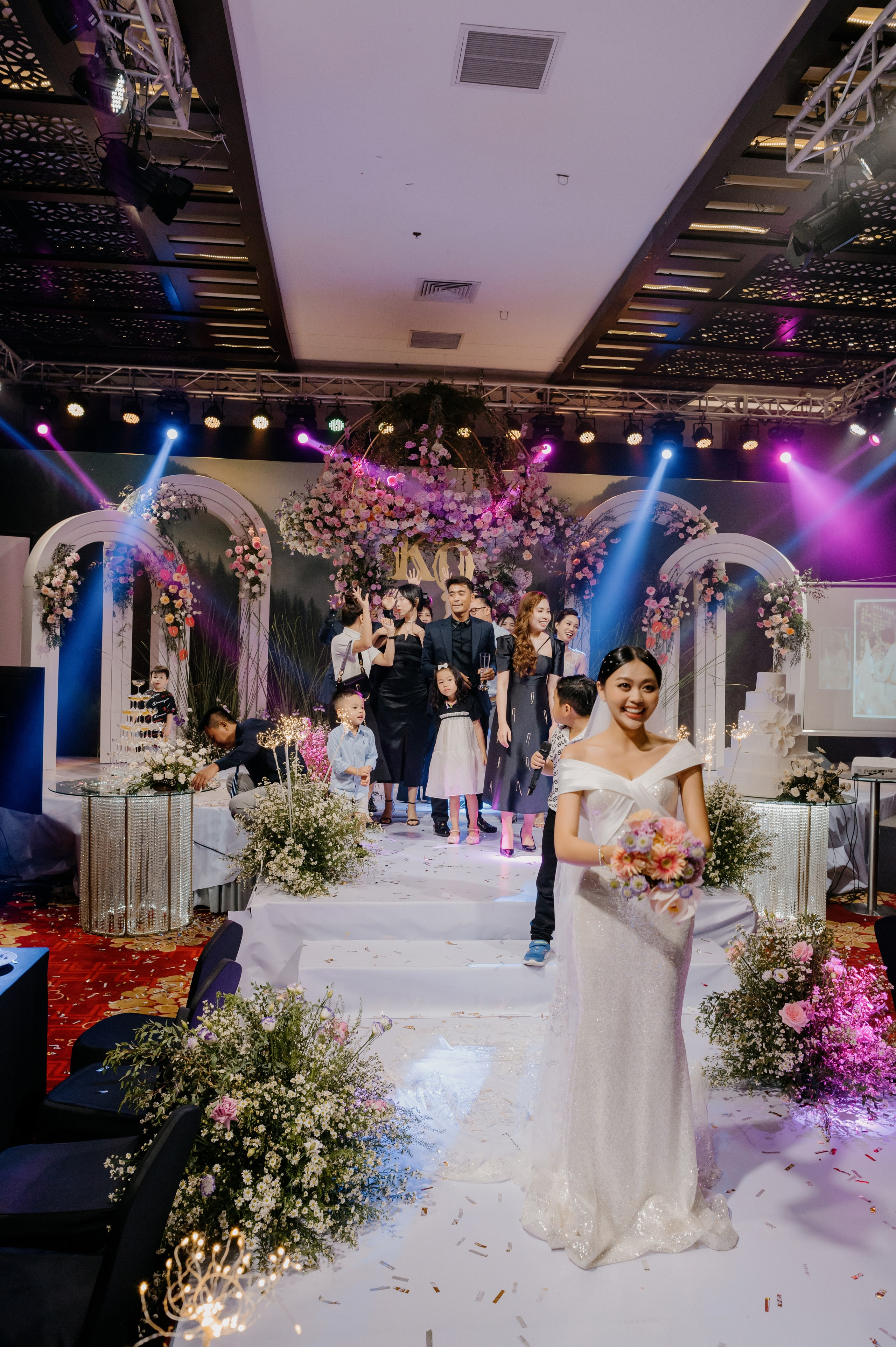 KHANG & QUYEN / Lavela Hotel. Saigon Wedding Present | Art Beyond Moments