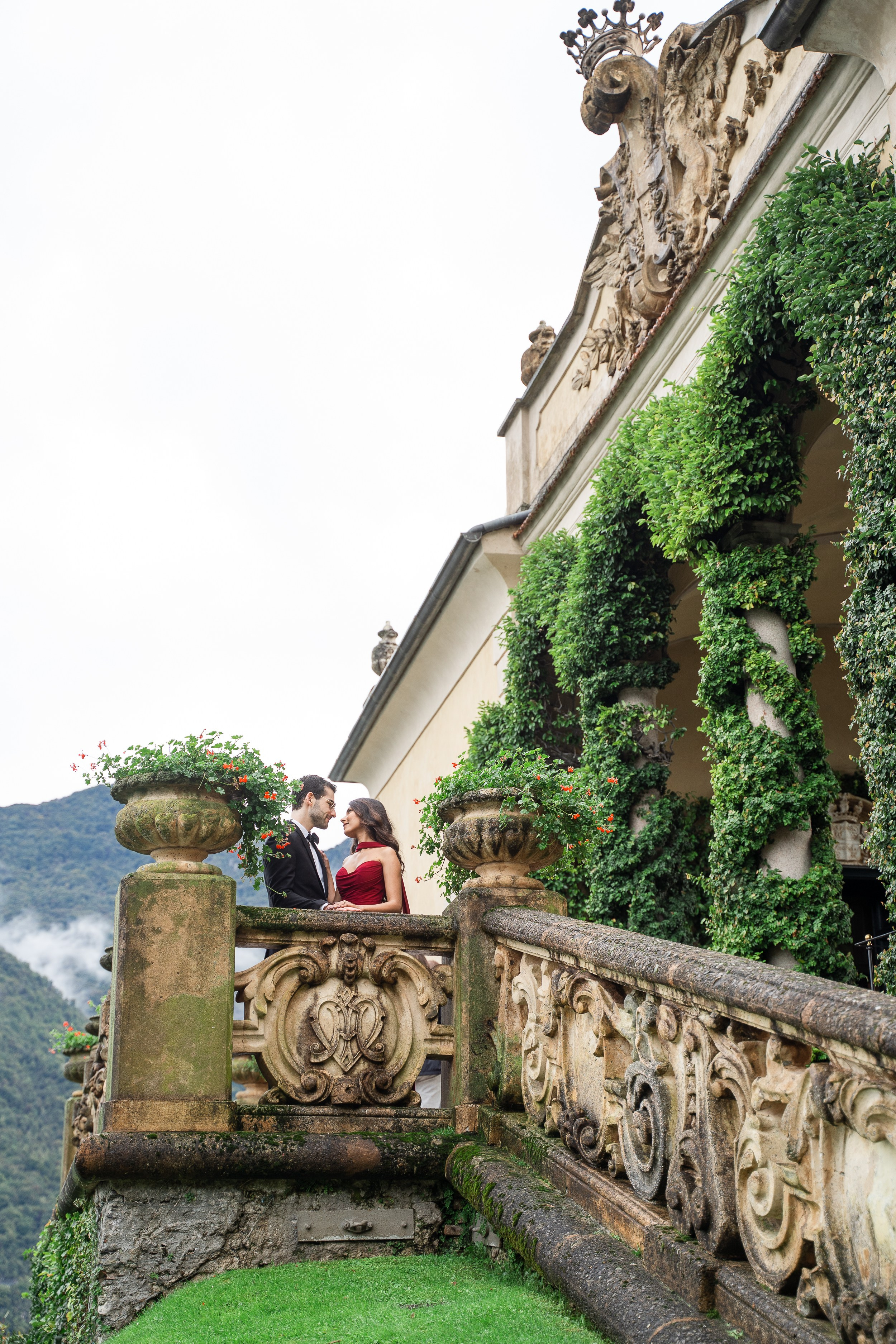 Engagement Photoshoot at the Villa Balbianello. Proposal Photographer in Lake Como