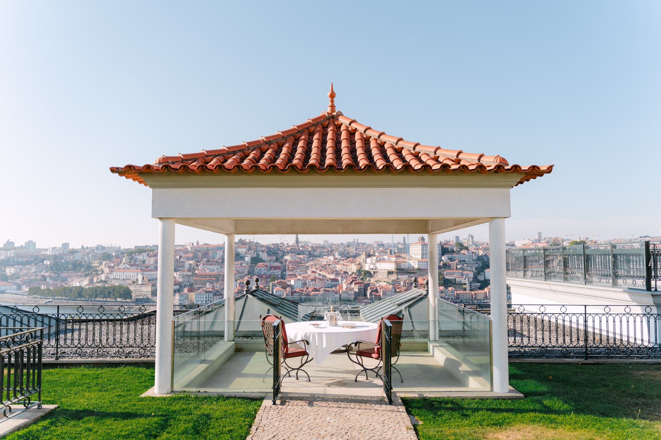 Wedding Proposal at Yeatman Hotel. Wedding and couple photographer in Porto