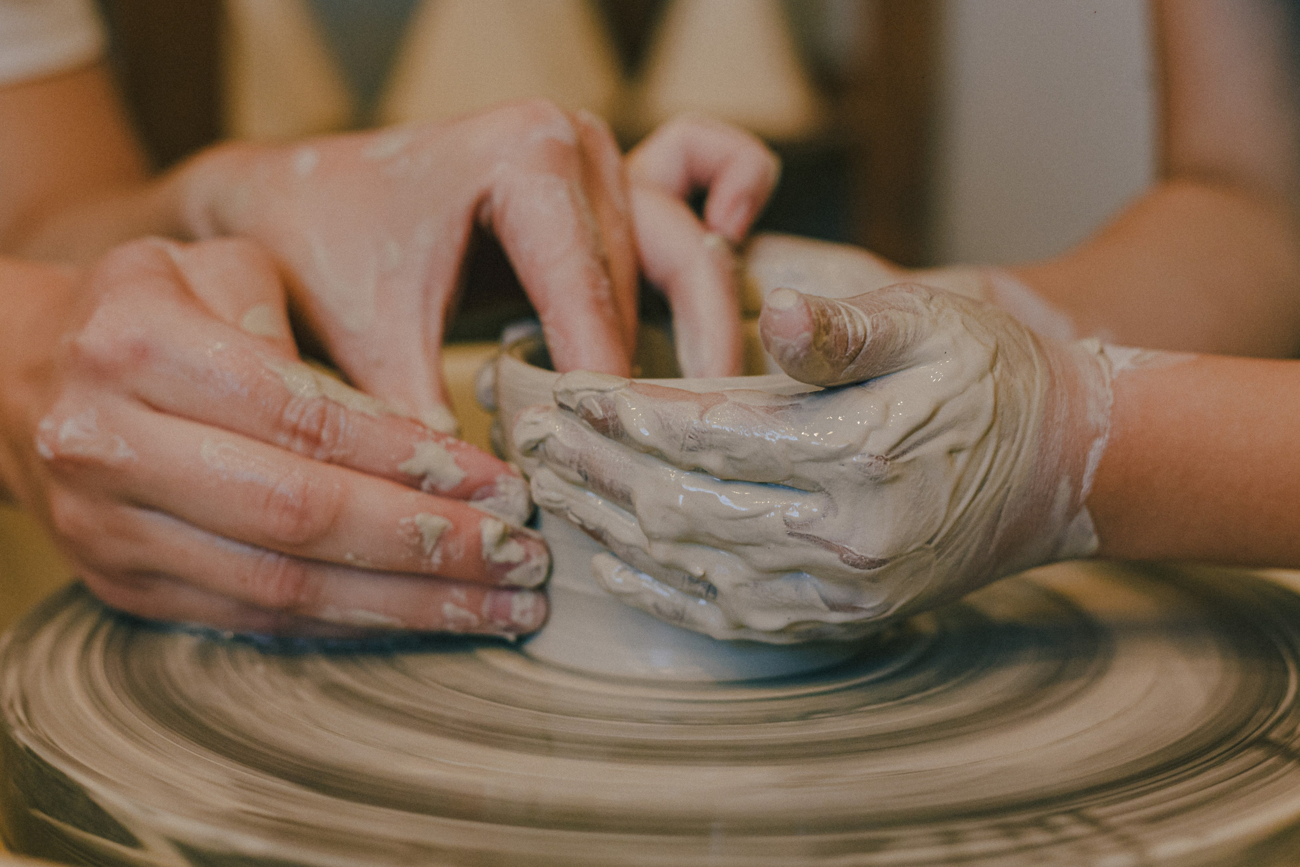 Campamento de verano infantil del taller de cerámica. Fotógrafo de retrato, familia y reportajes en Valencia | España | Europa Vitalii Lumier