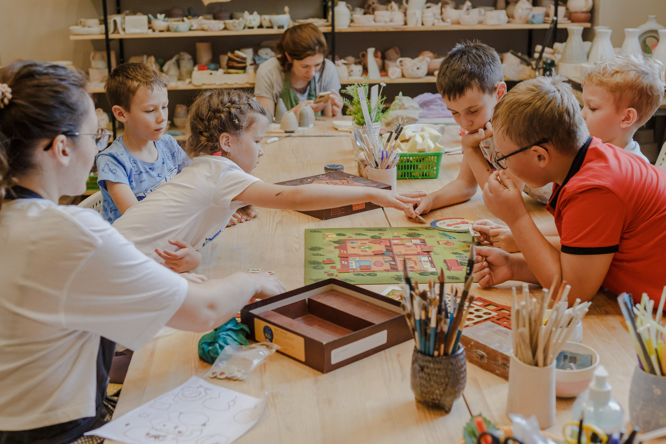 Campamento de verano infantil del taller de cerámica. Fotógrafo de retrato, familia y reportajes en Valencia | España | Europa Vitalii Lumier