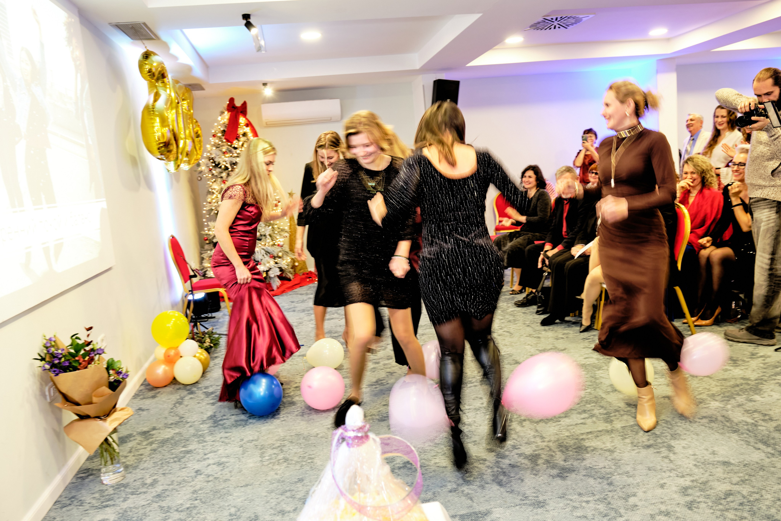 Фоторепортаж з благодійного Новорічного балу у Чорногорії. Портретний фотограф Альона Новгородцева