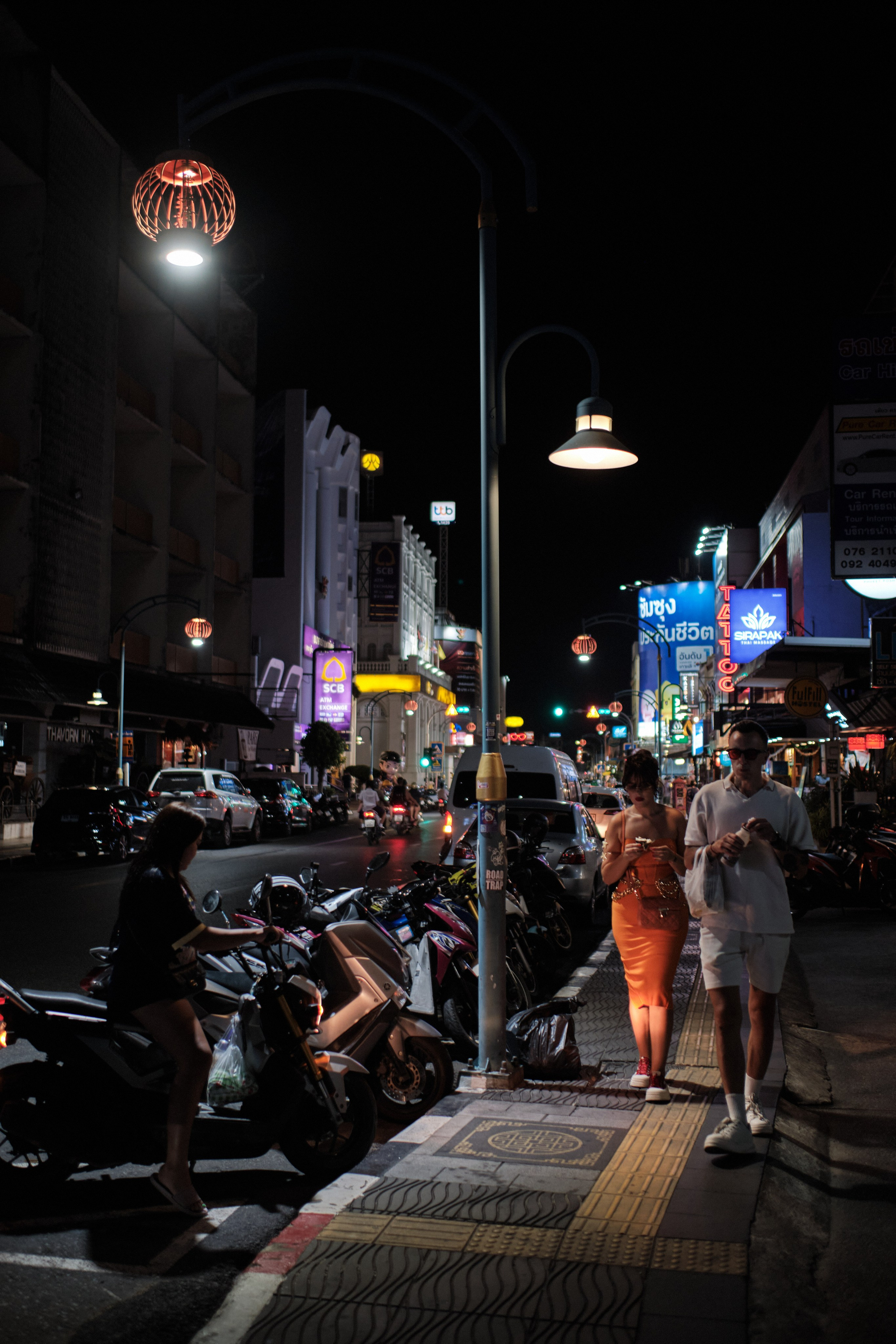 Phuket streets. New year. Portrait photographer Alena Novgorodtseva