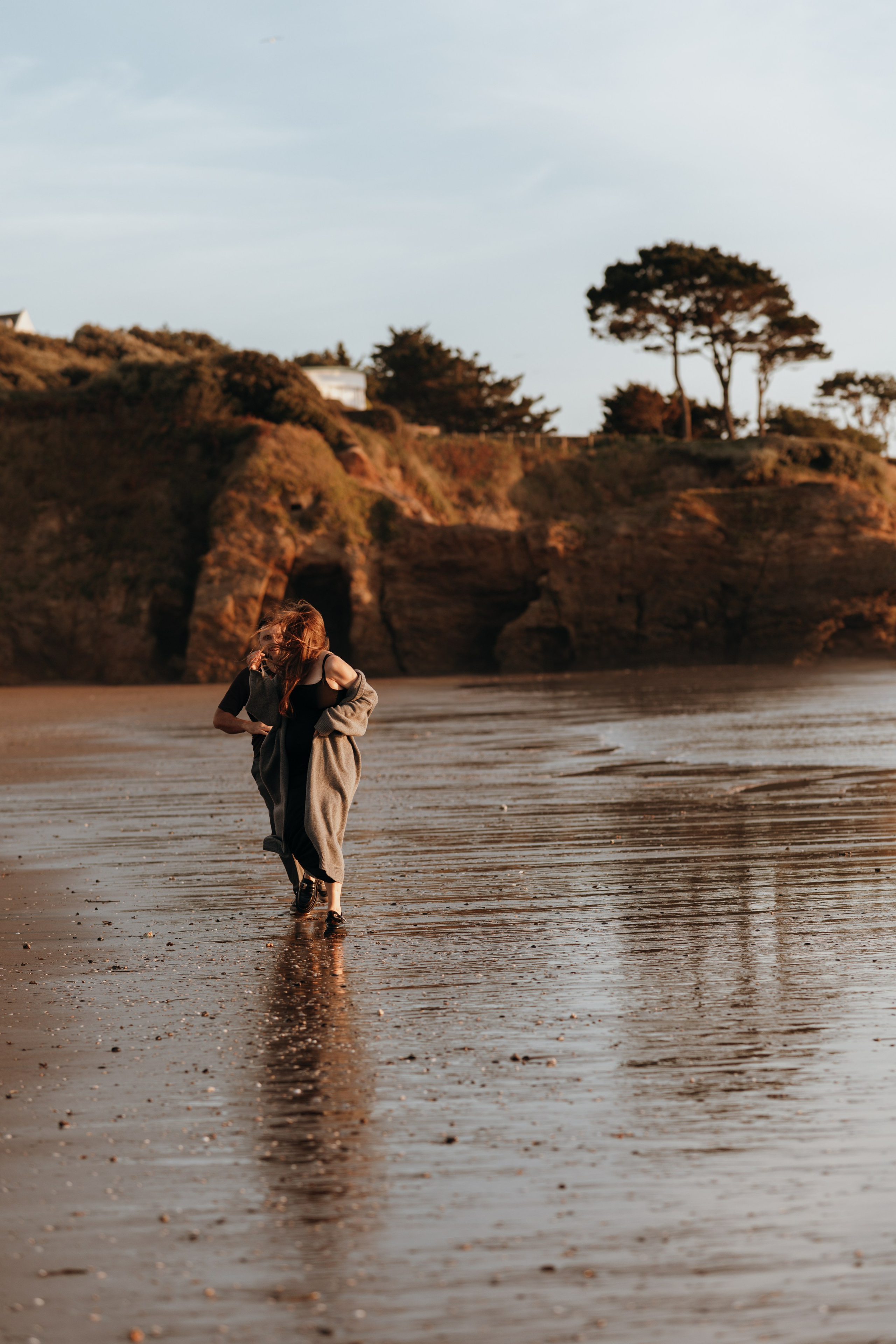 Sunset maternity photoshoot. Annah Louwagie — Lifestyle photographer for couples, families & brands | France & worldwide