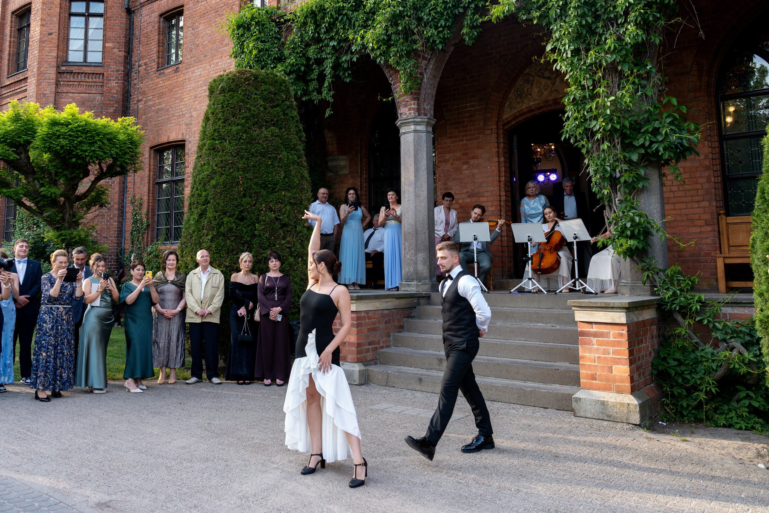 E&N: Zamek w Rzucewie. SL Wedding Photo — Editorial, Elegant & Timeless Wedding Photography in Poland and Across Europe