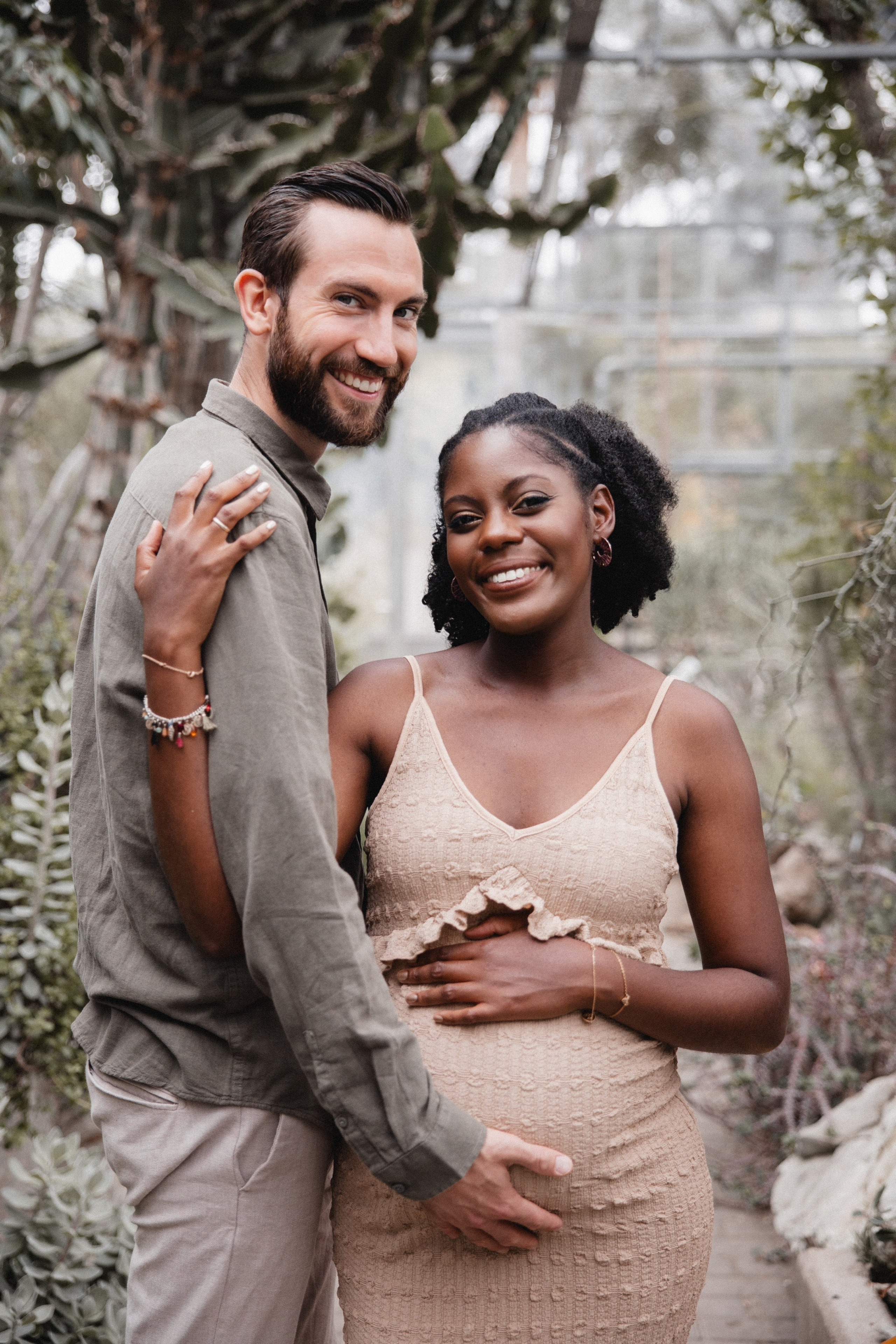 Babybauch Shooting im Botanischen Garten Bochum | Reiche Fotografie. Hochzeitsfotografin Bochum | Halyna Reiche Fotografie NRW