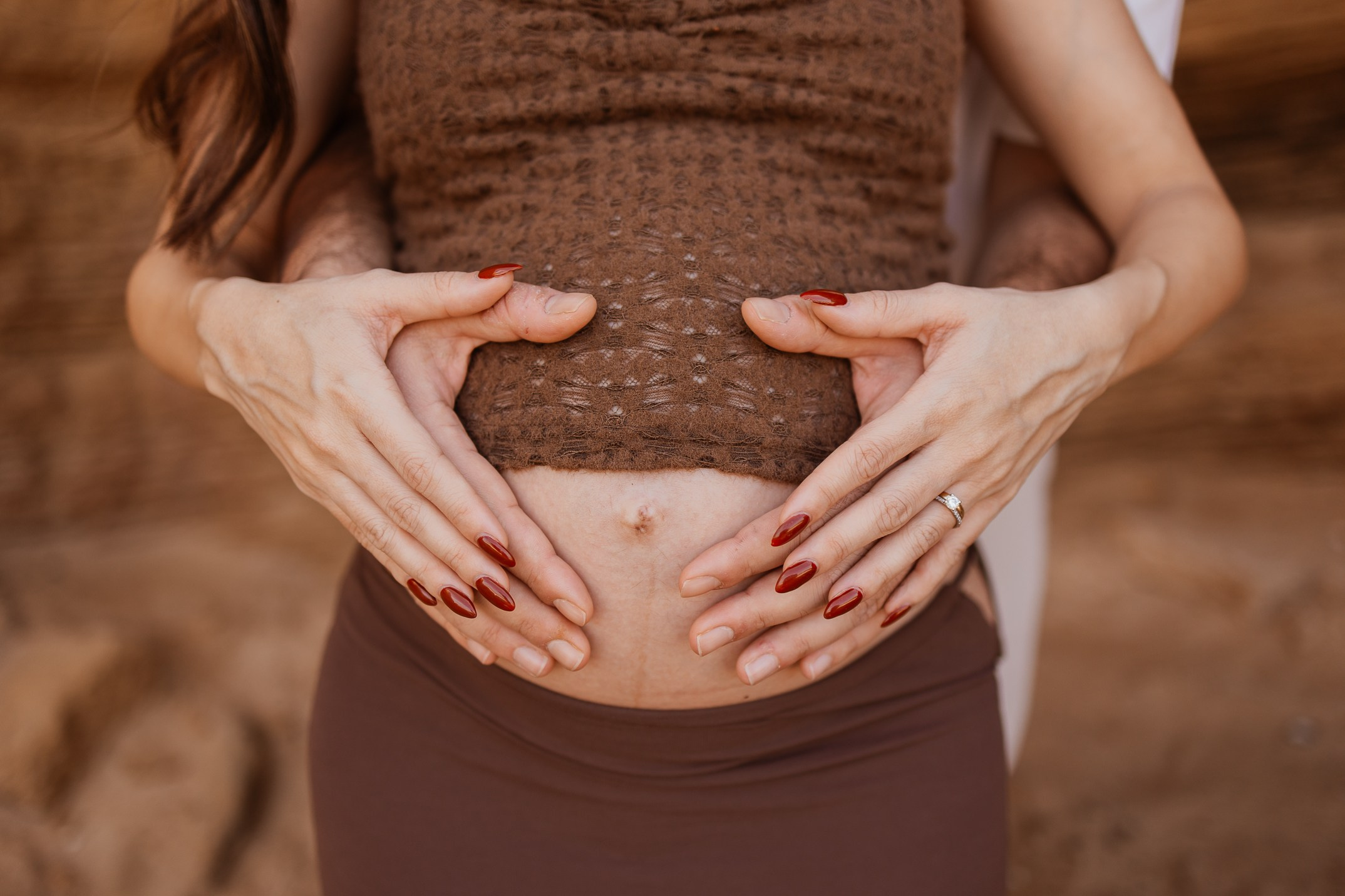 Pregnancy photoshoot at sea. דף בית