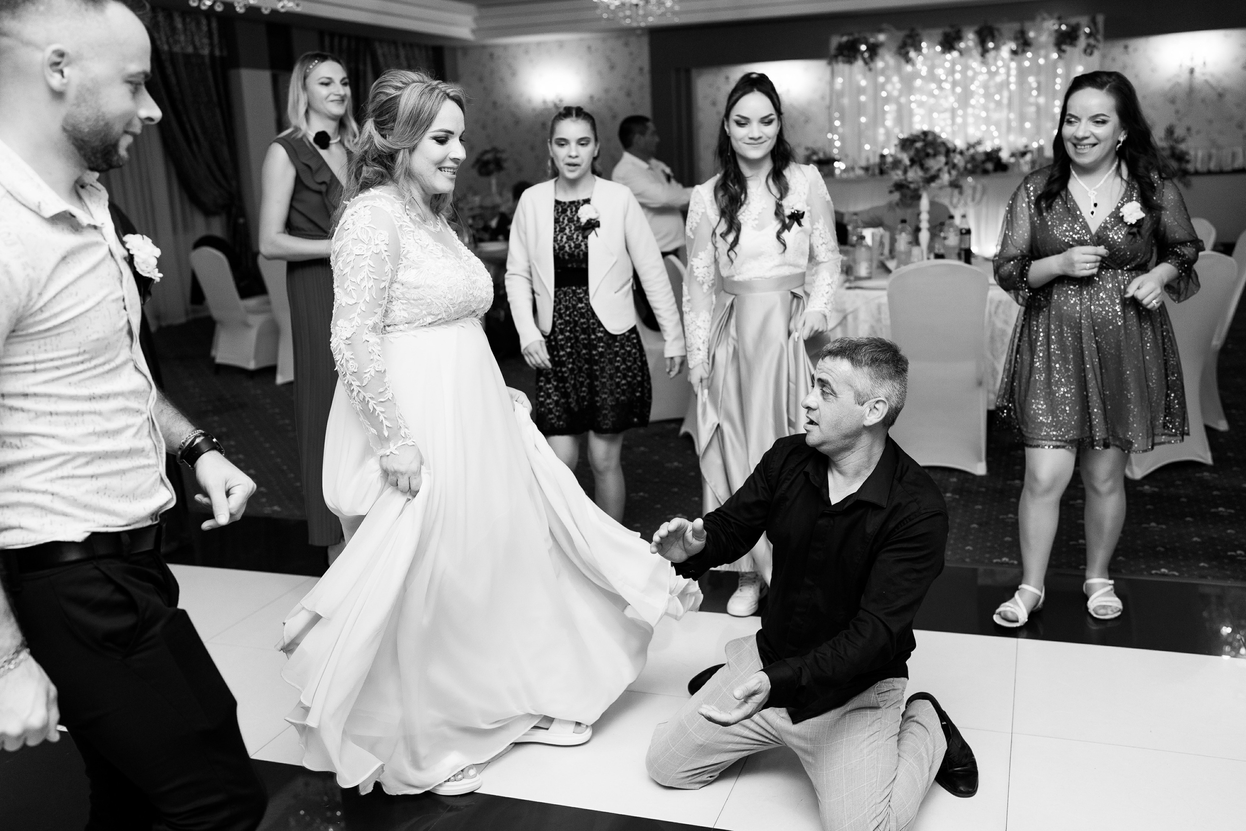 Dansul miresei cu un invitat 