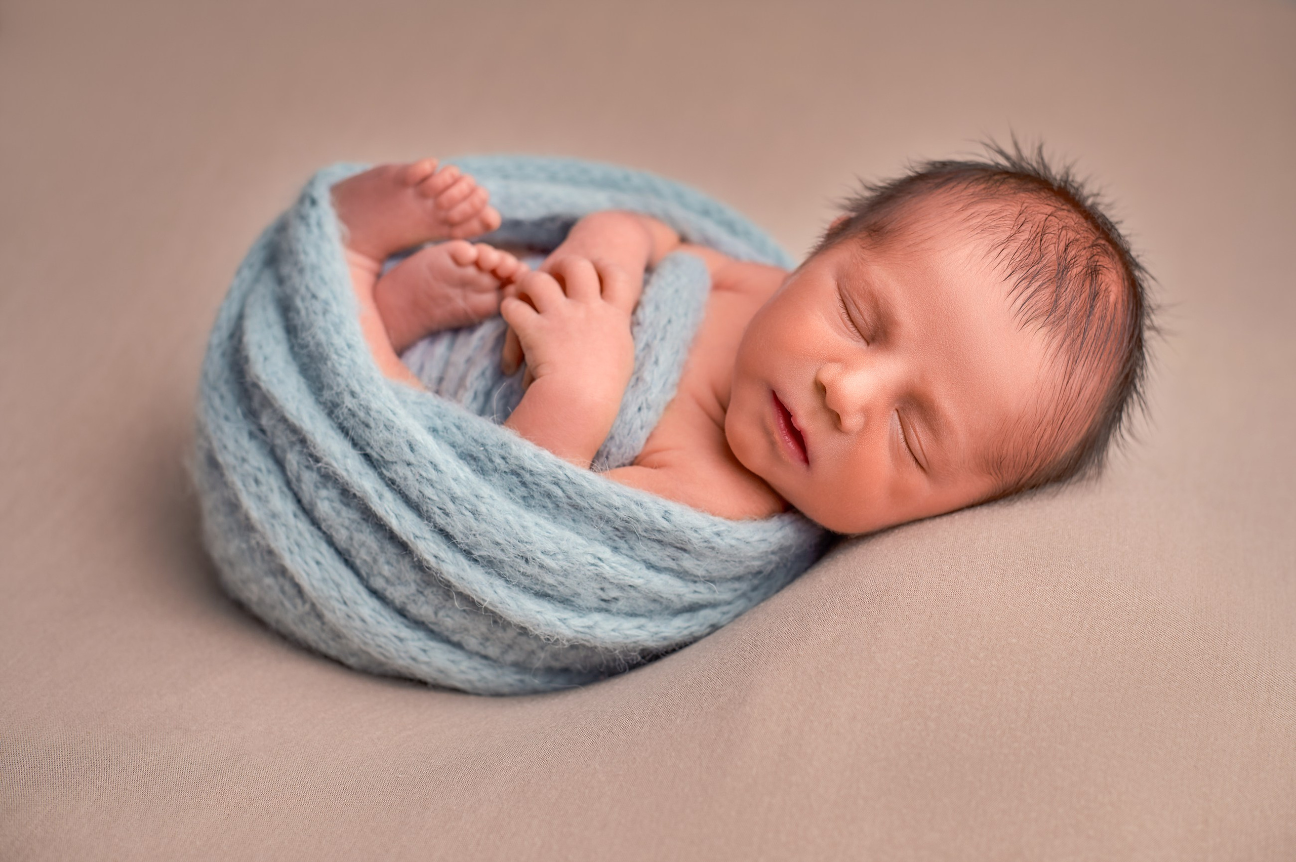 MATERNITY & NEWBORN professional Photography by Irene Chaikeen. Irene Chaikeen | Maternity and newborn photoshoot in Essex/London