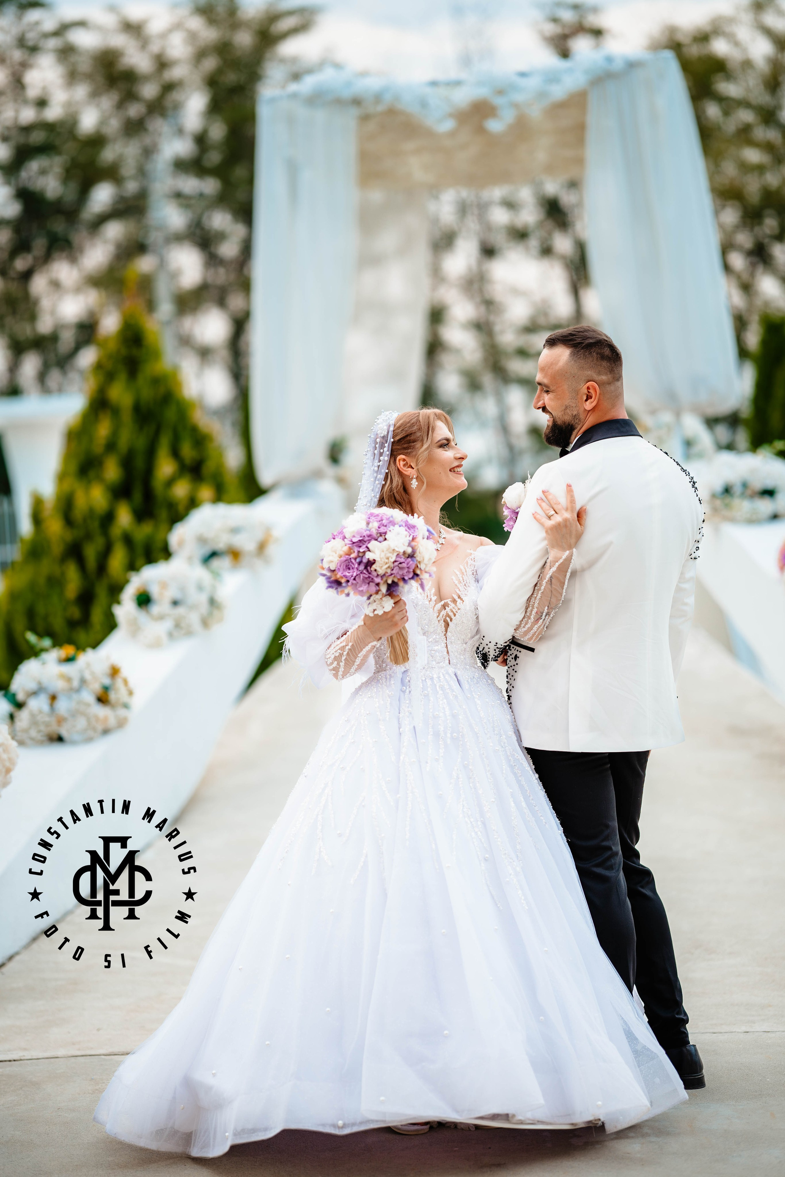 WEDDING PHOTOGRAPHY. DESPRE NOI