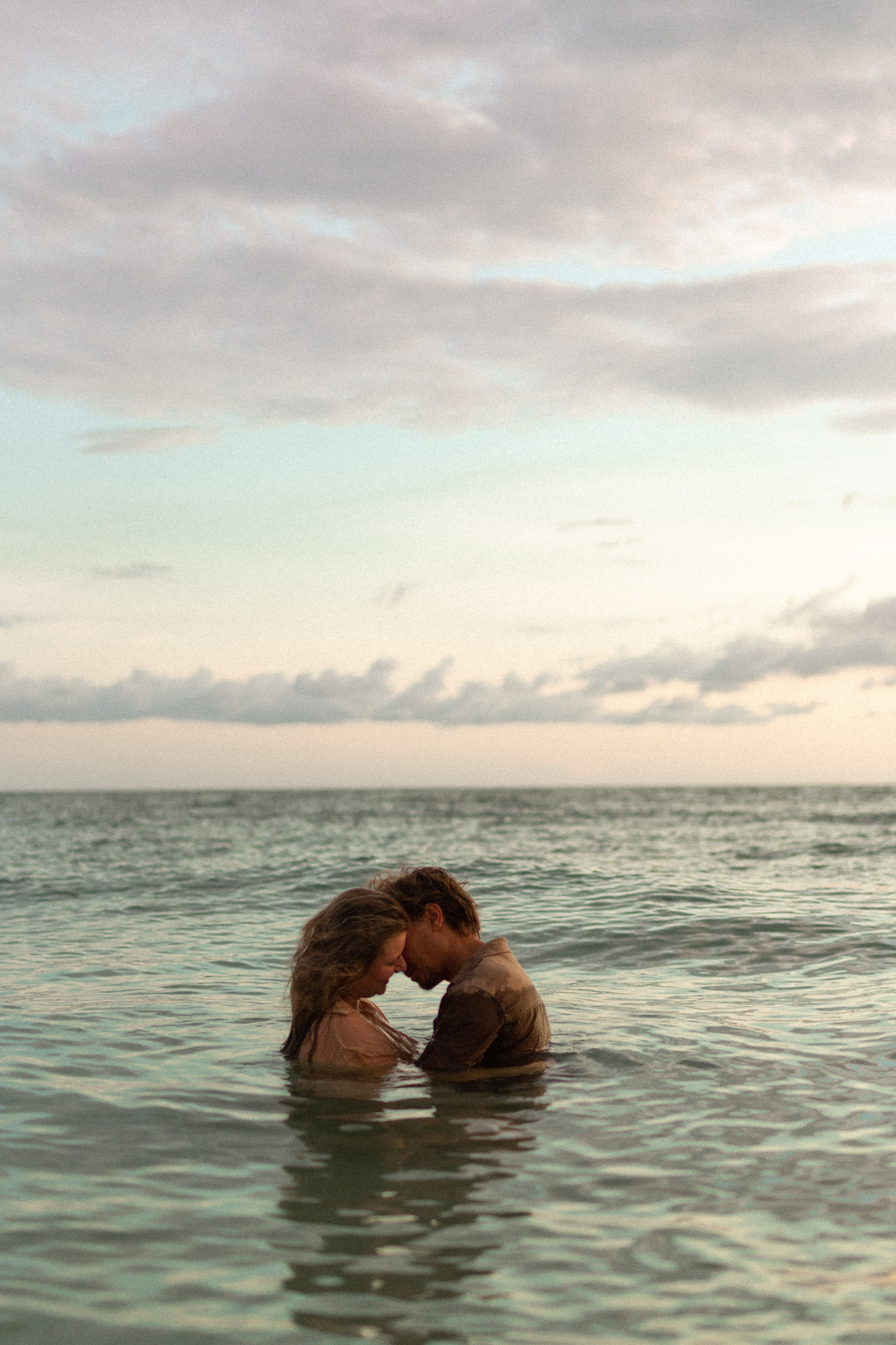 Olya & Misha. Ocean. Photographer Vladmir Gladkov