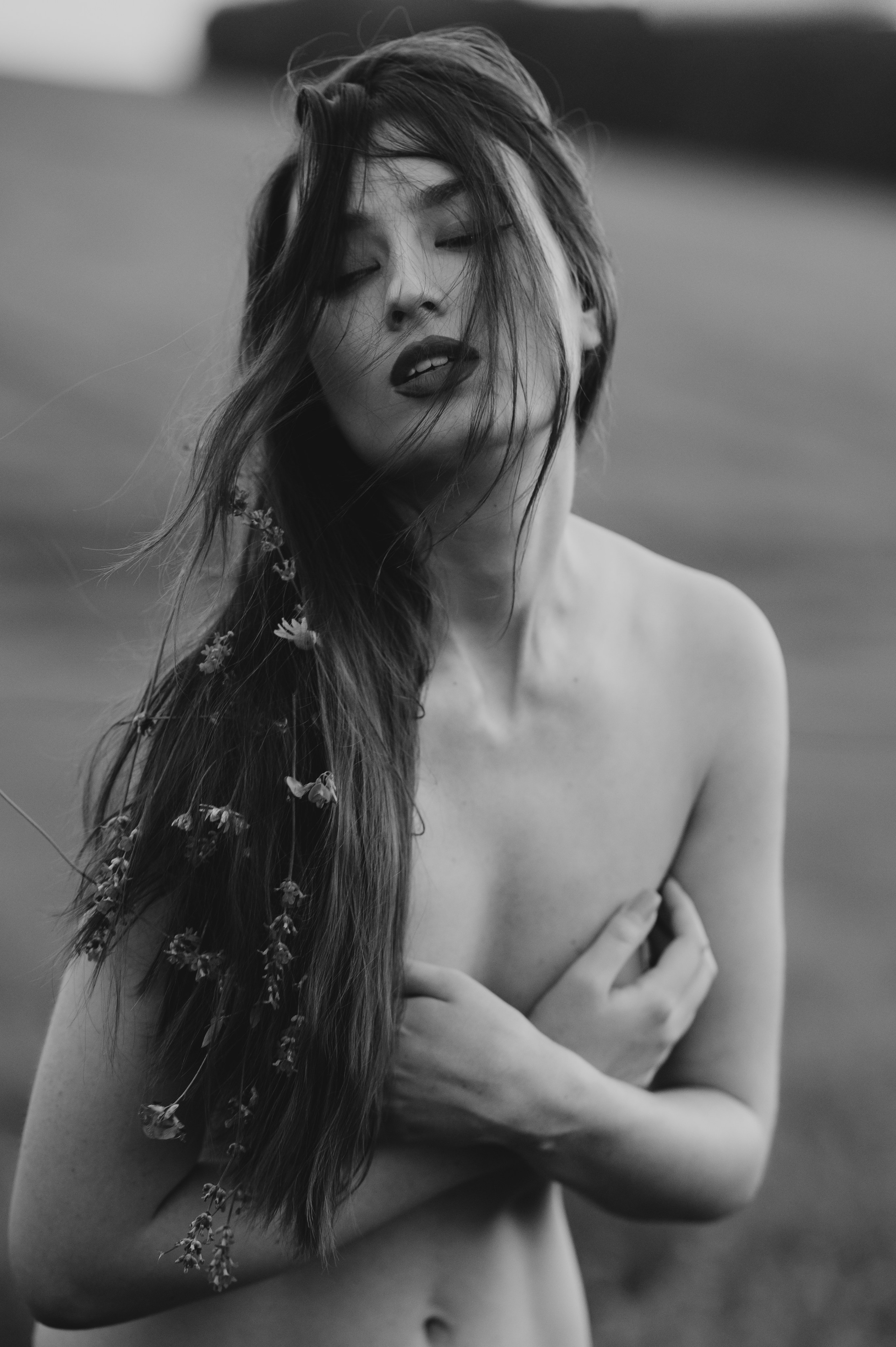 Sedinta foto in lanul de lavanda. Proud Vision Weddings | Wedding Photography & Film — Servicii profesionale Foto Video Nunta Iasi