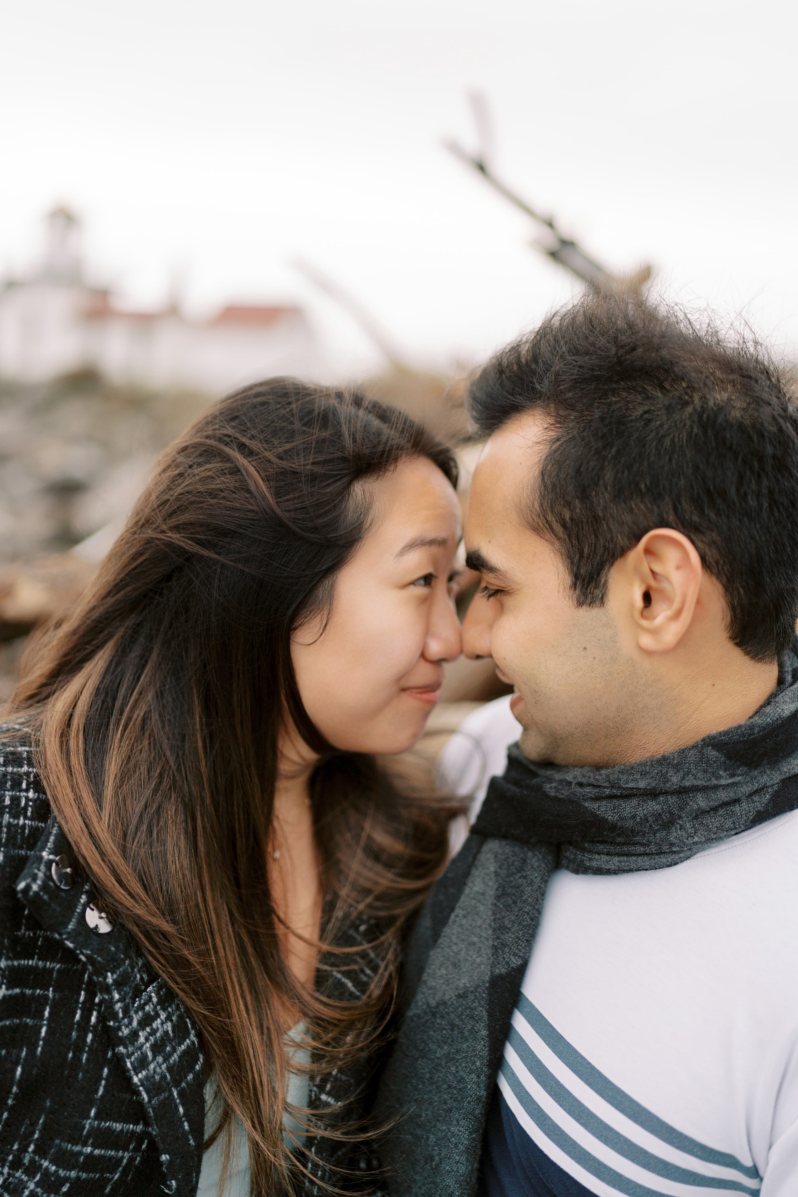 Proposal. December 2024. Alki Point Lighthouse, Washington state. EVAN ARISTOV WEDDING PHOTOGRAPHY — Seattle Wedding Photographer