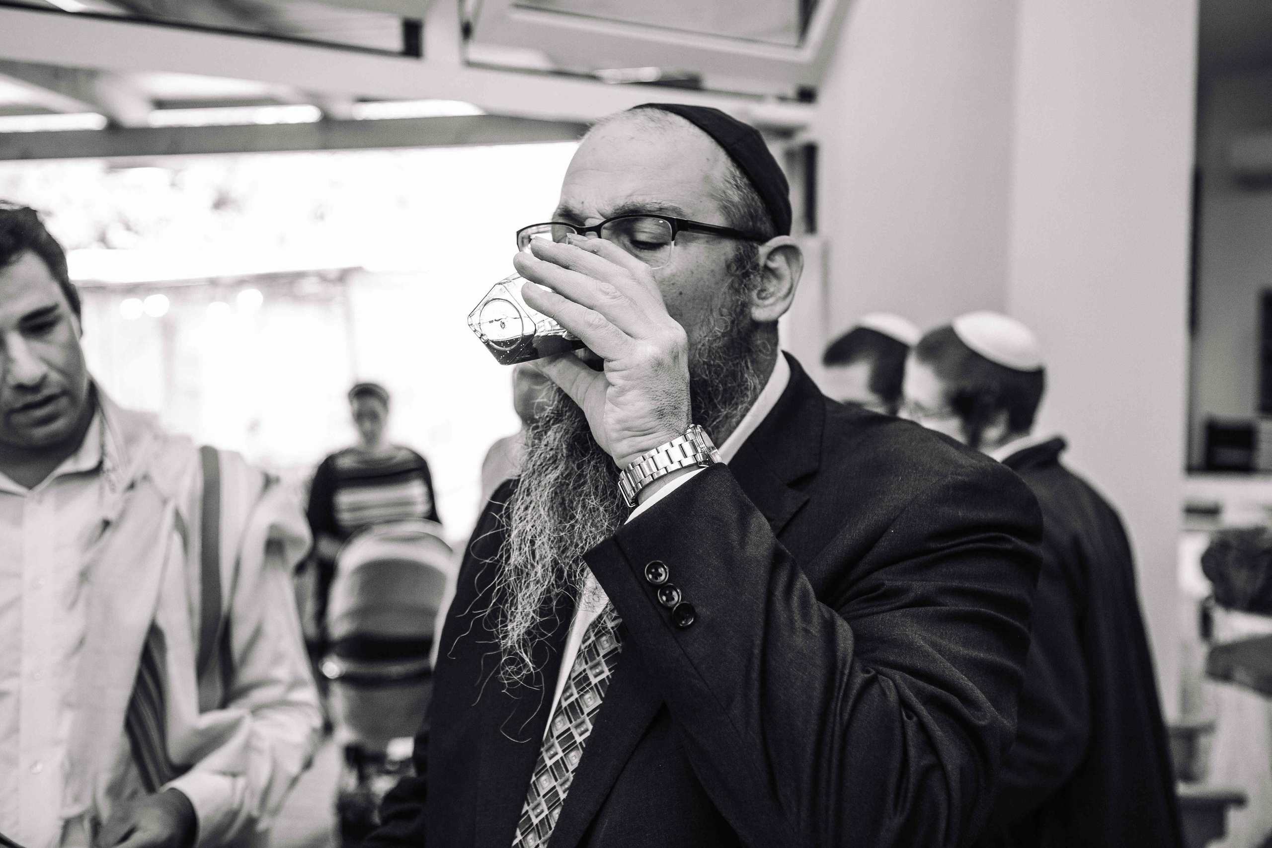BRITH MILA IN THE SMALL SYNAGOGUE. PHOTOGRAPHER IN ISRAEL