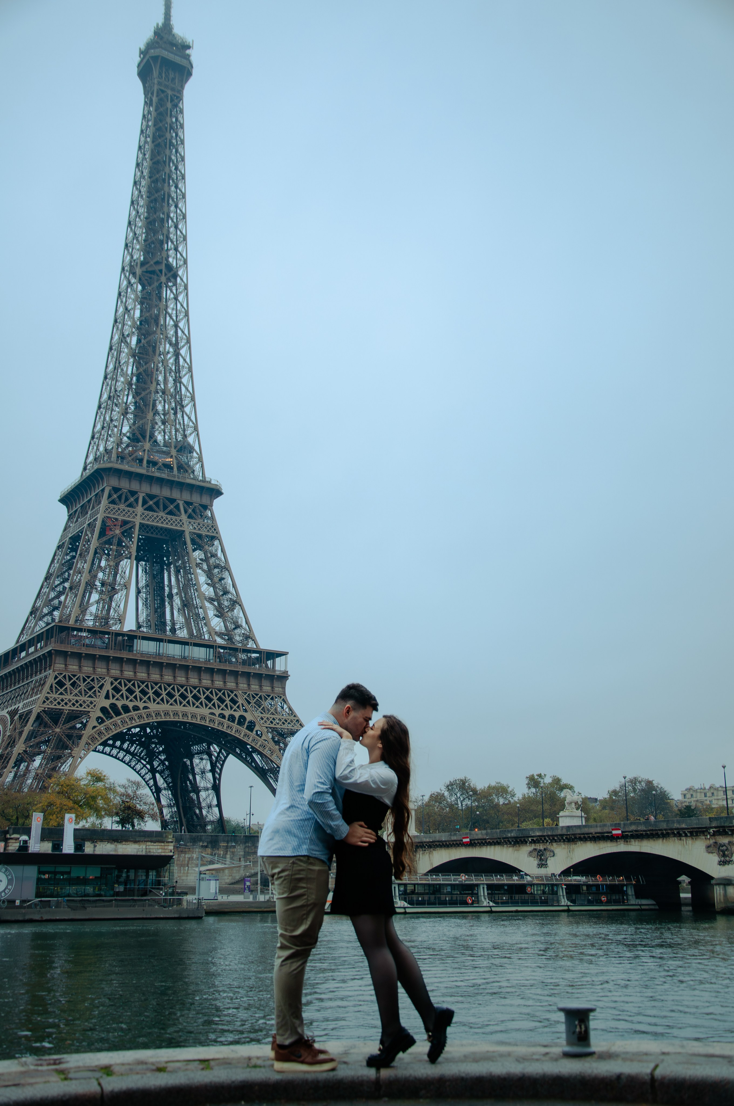Помолвочная фотосессия у Эйфелевой башни. Фотограф в Париже Полина Осипова