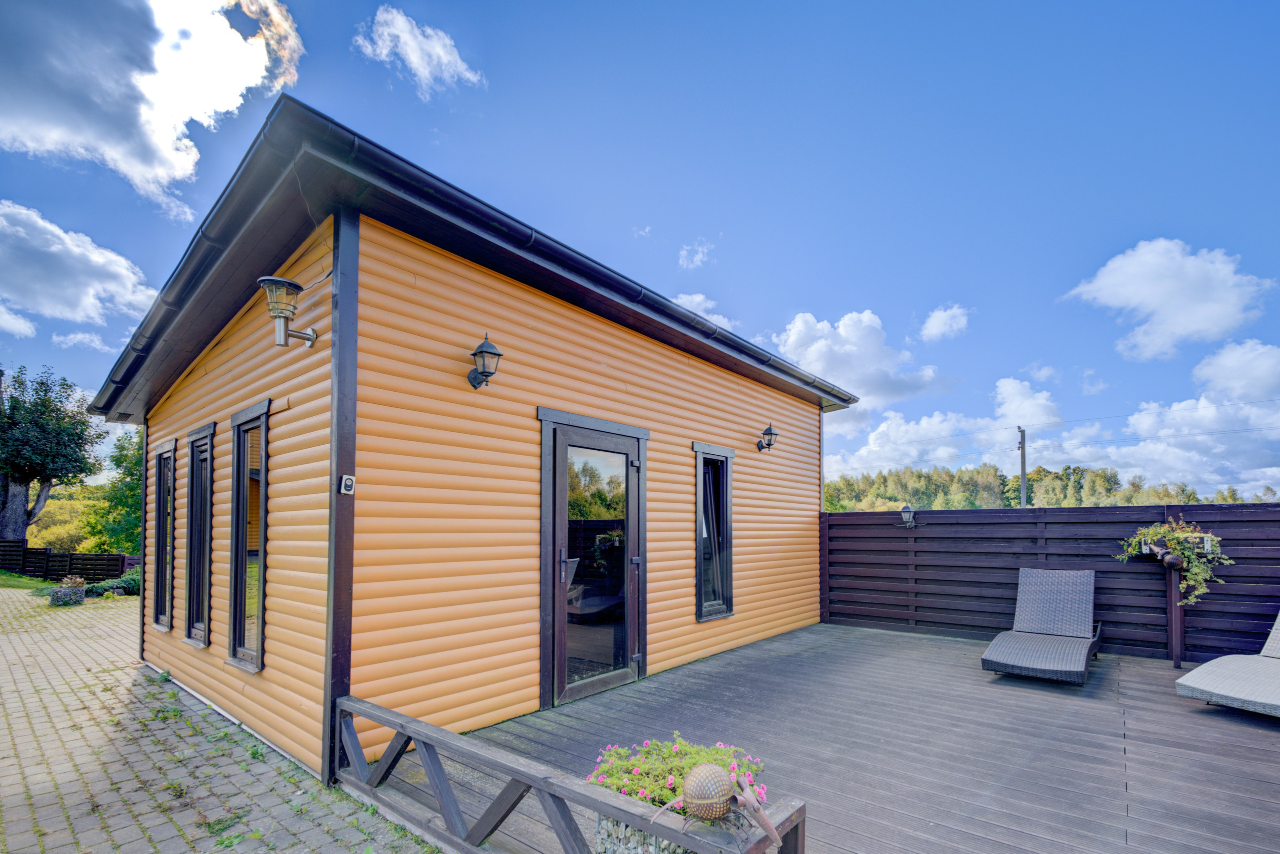 Sadyba Vinliaus r. prie ežero. Elina Sapiega fotografė Vilniuje