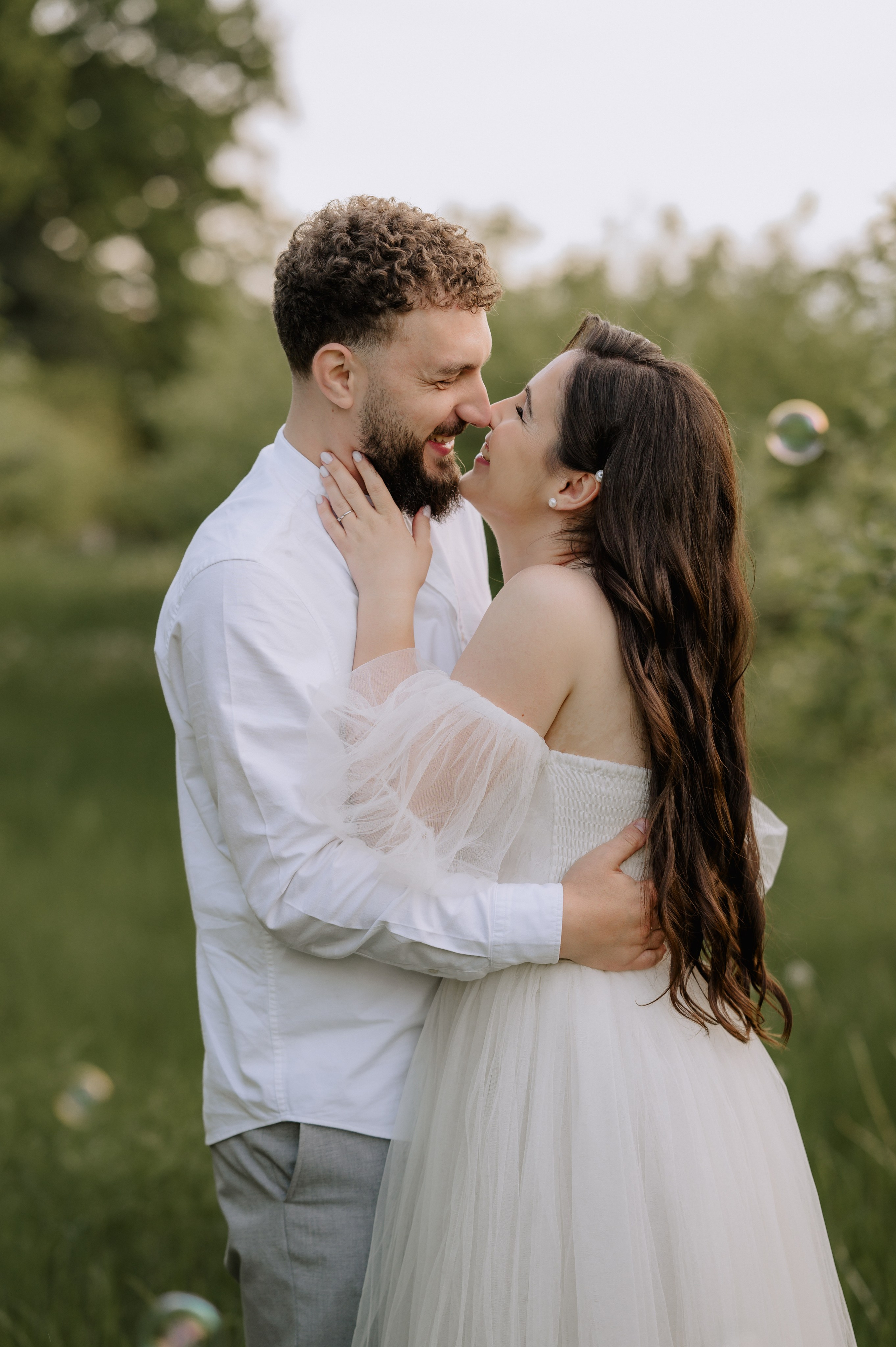 Magda + Andrei | Lovers in the garden. Proud Vision Weddings | Wedding Photography & Film — Servicii profesionale Foto Video Nunta Iasi
