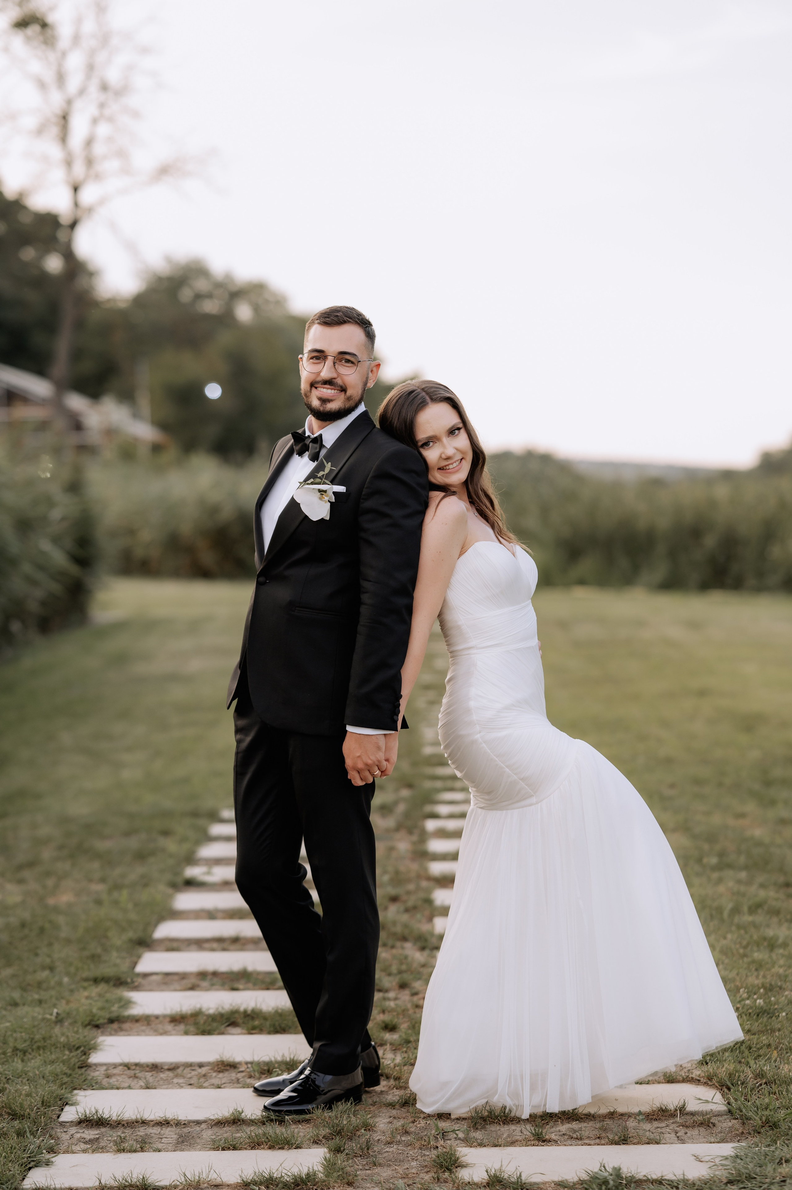 Cununie civila in aer liber , artificii de zi colorate , decor nunta , nunta la Hotel Traian. Proud Vision Weddings | Wedding Photography & Film — Servicii profesionale Foto Video Nunta Iasi