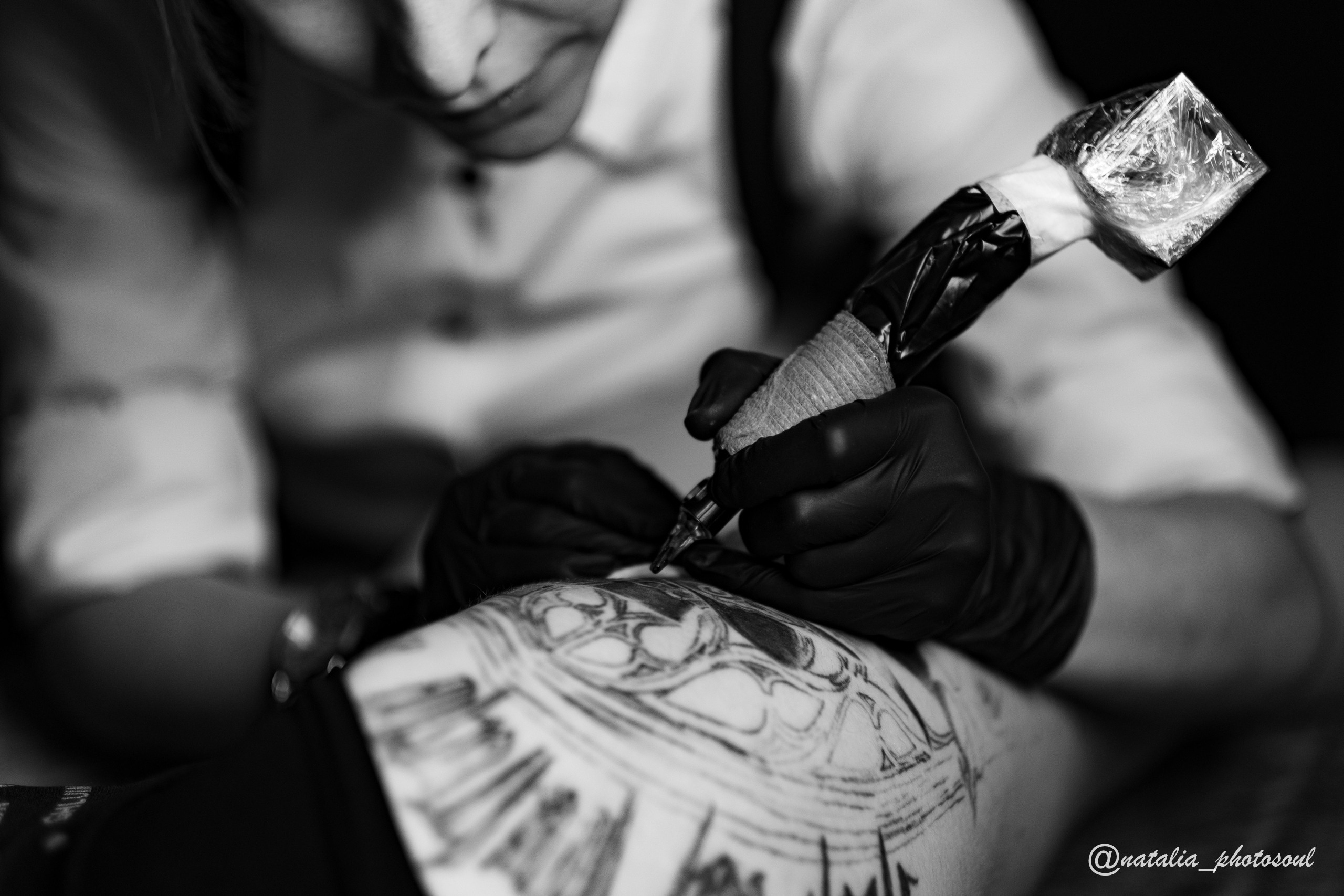 Content shooting for a tattoo parlor master. Photographer in Seoul Dobrokvashina Natalya