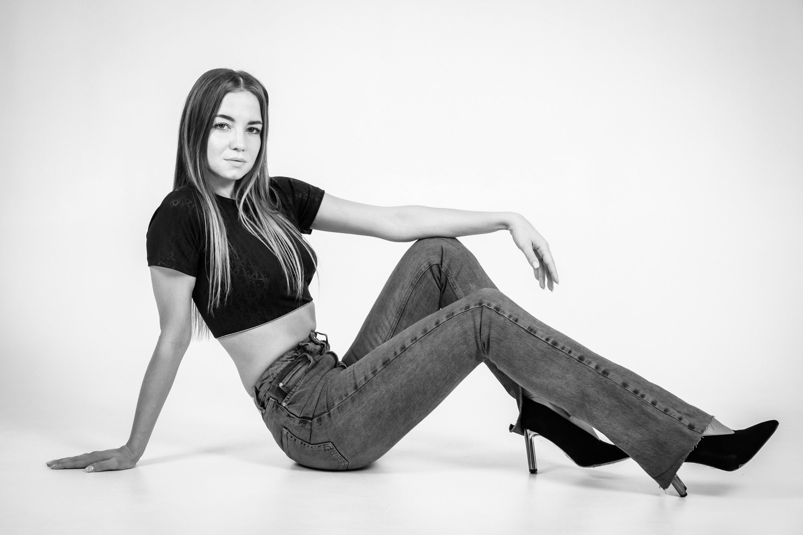 Studio shooting — model (monochrome). Photographer in Seoul Dobrokvashina Natalya