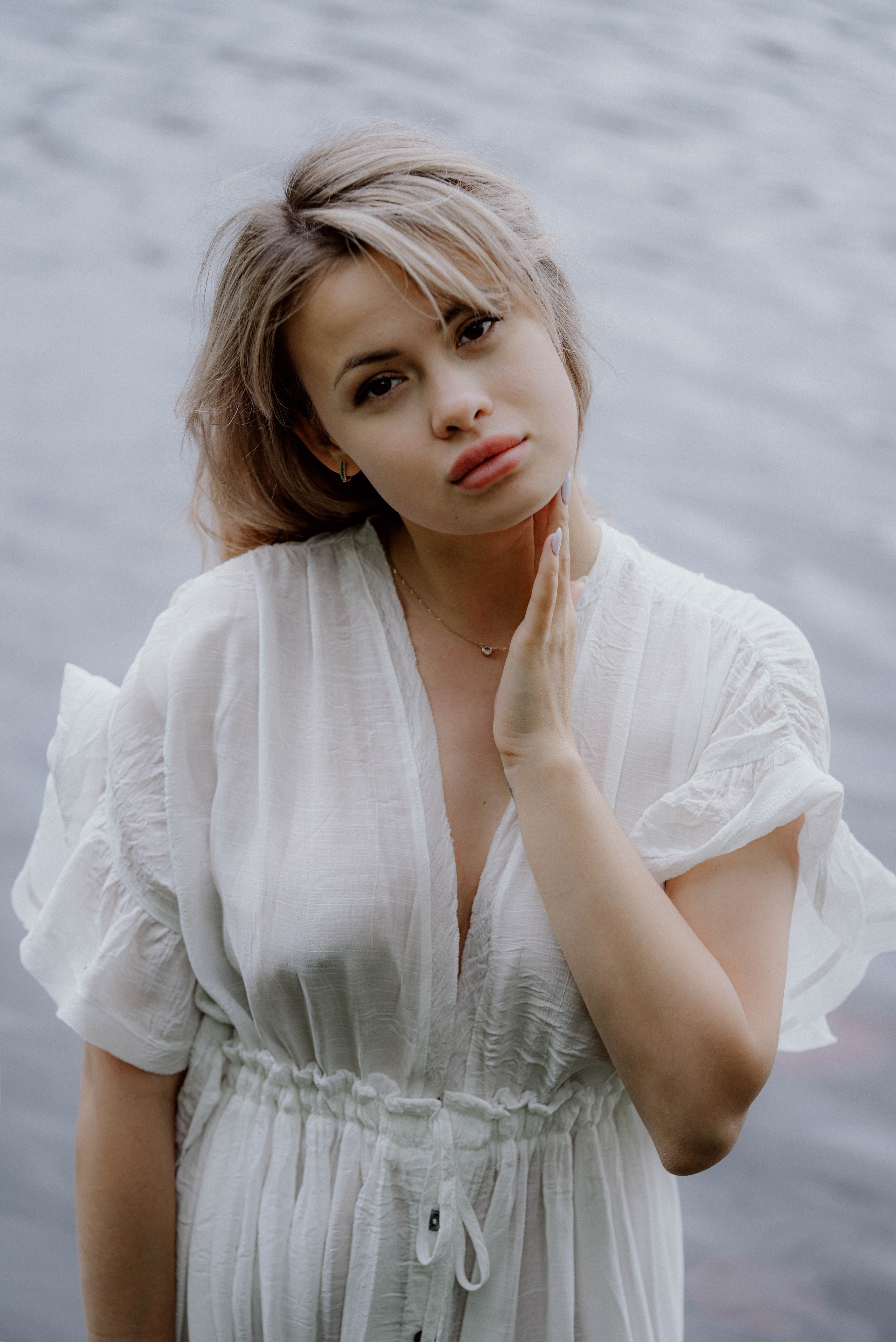 Julia in the pond. Videographer and photographer in New York // MAKAROV.VIDEO