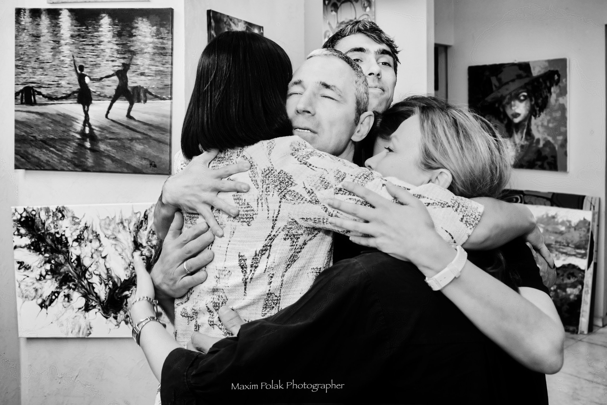 “Hugging Humanity” / “Обнимая человечество”. Middle East Photo Agency — Photography & Event Magnets — סוכנות צילום והדפסת מגנטים לאירועים