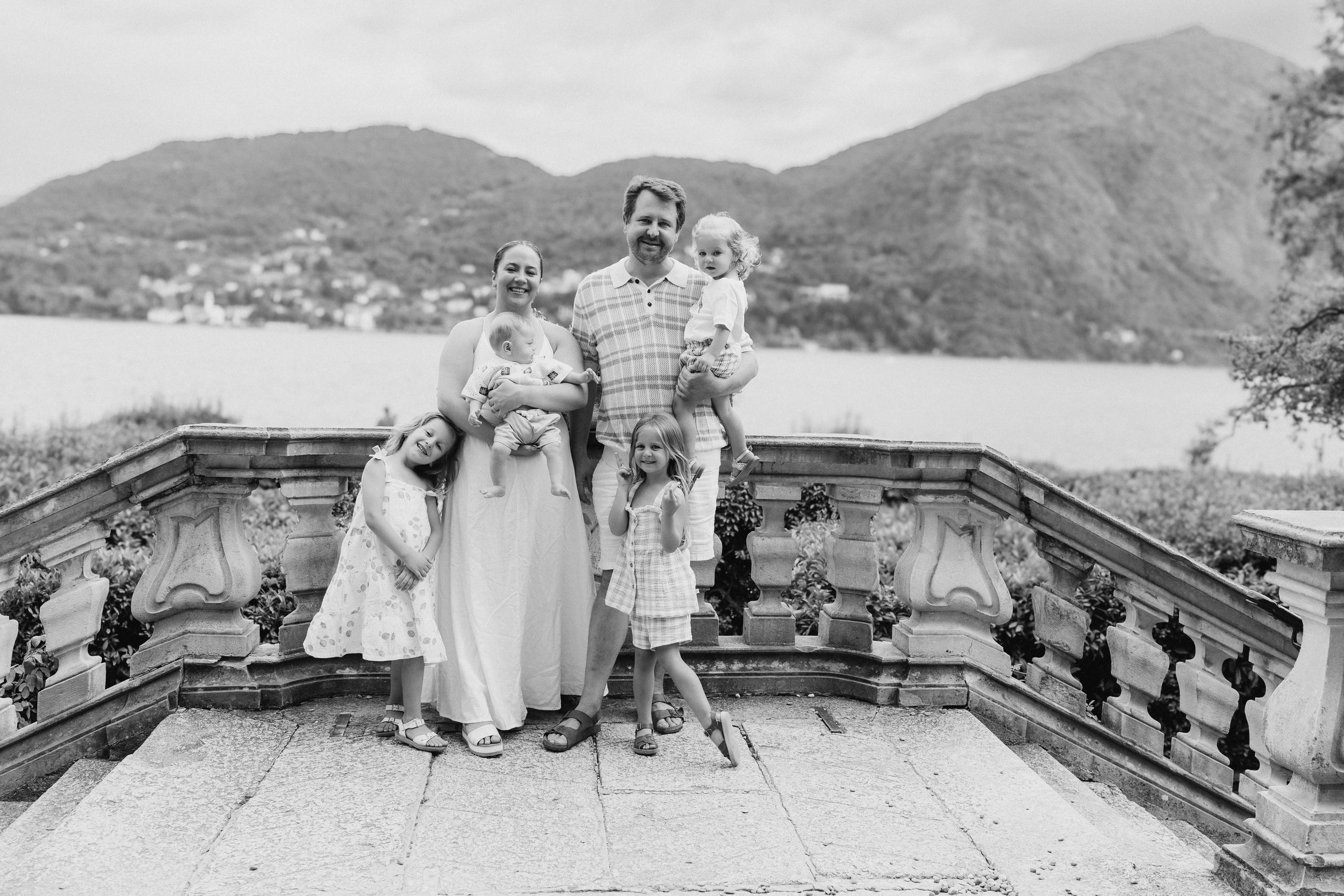 Family moments in Como Lake. PHOTOGRAPHER IN ITALY