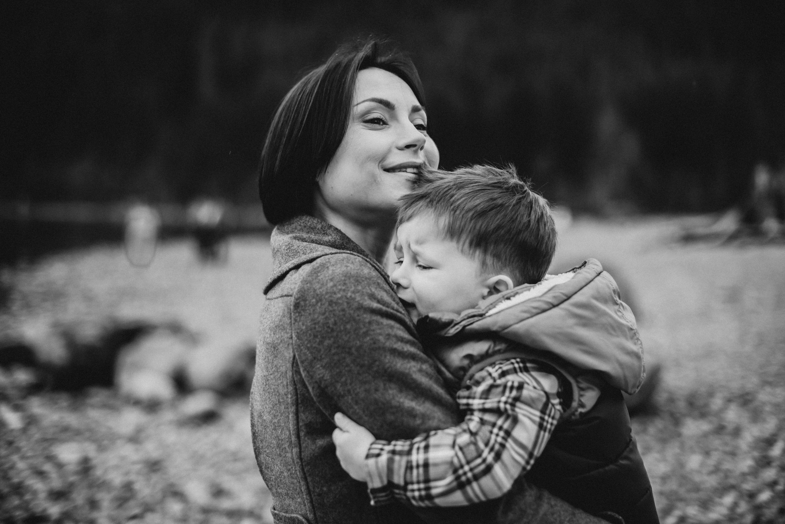 A walk by the water. Newborn, pregnancy, family photographer in New Jersey