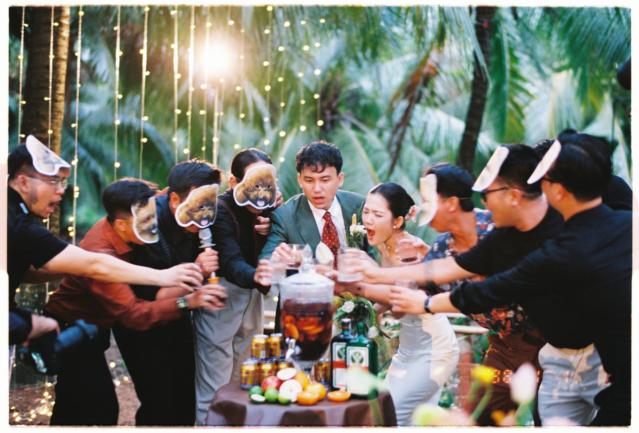 Khâm & Châu. Cam Images