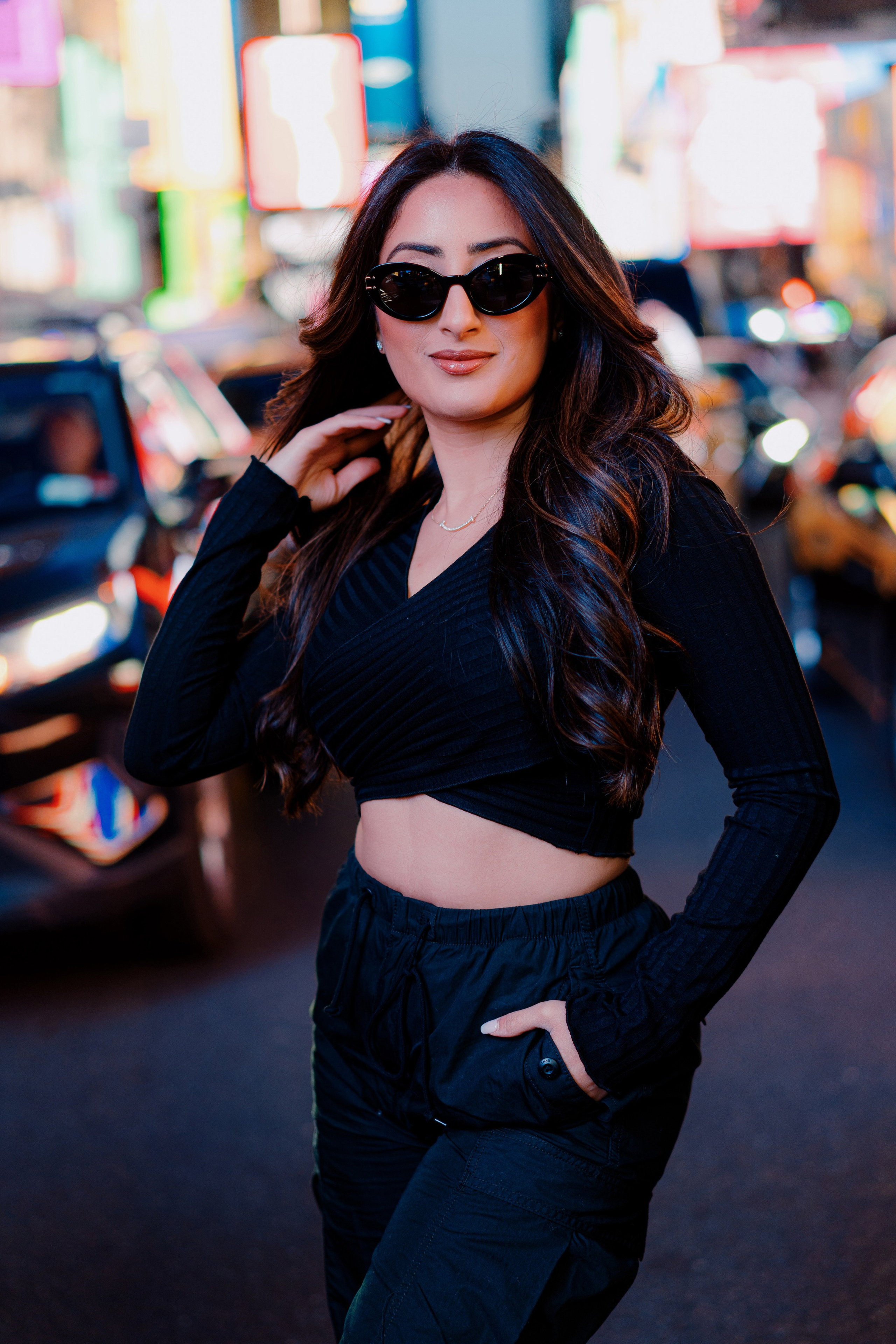 Two sisters in Times Square. Videographer and photographer in New York // MAKAROV.VIDEO