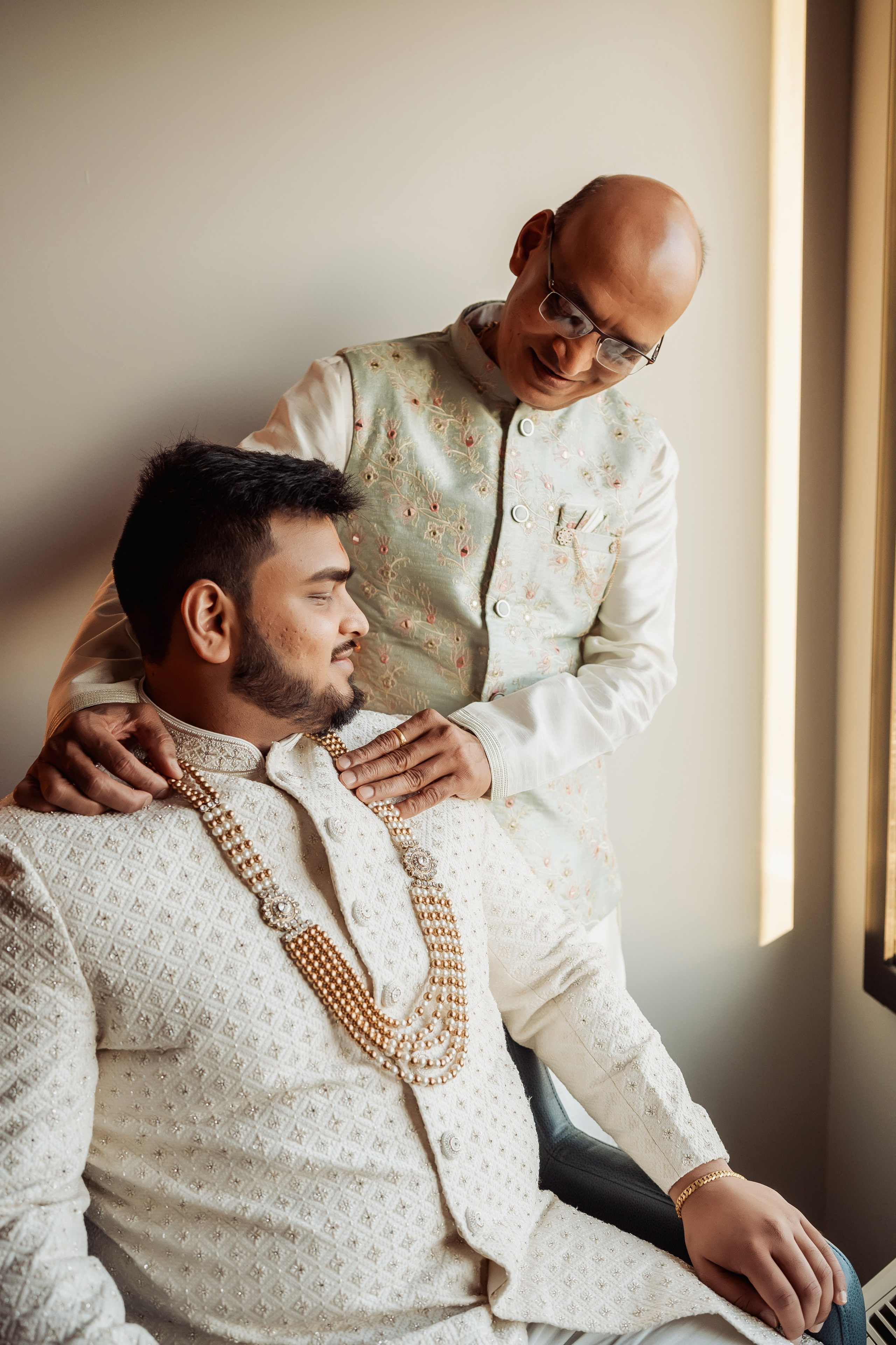 Darshil & Shailja. Wedding Photographer & Cinematographer studios