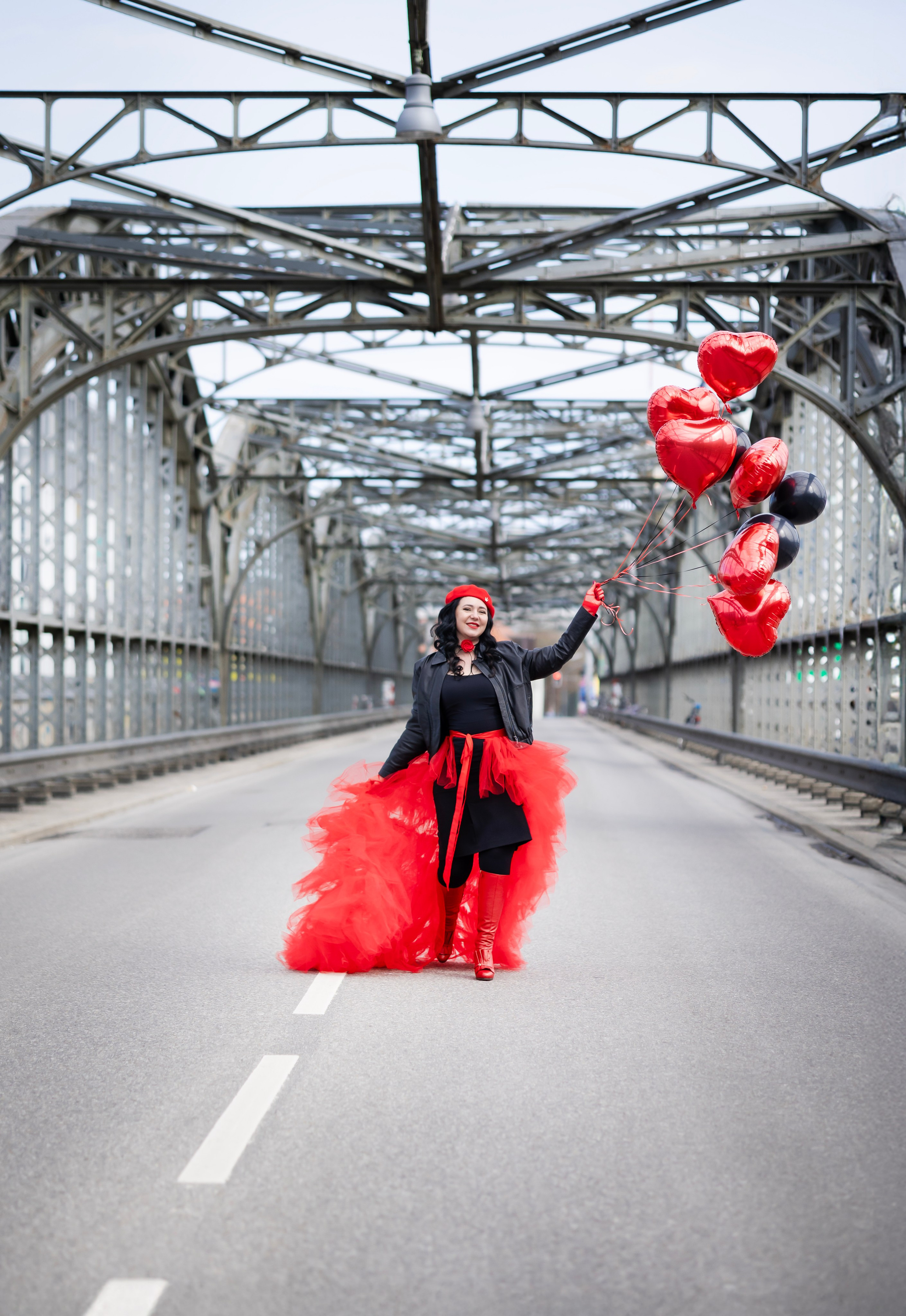 Balloons and red skirt. Фотограф в Мюнхене