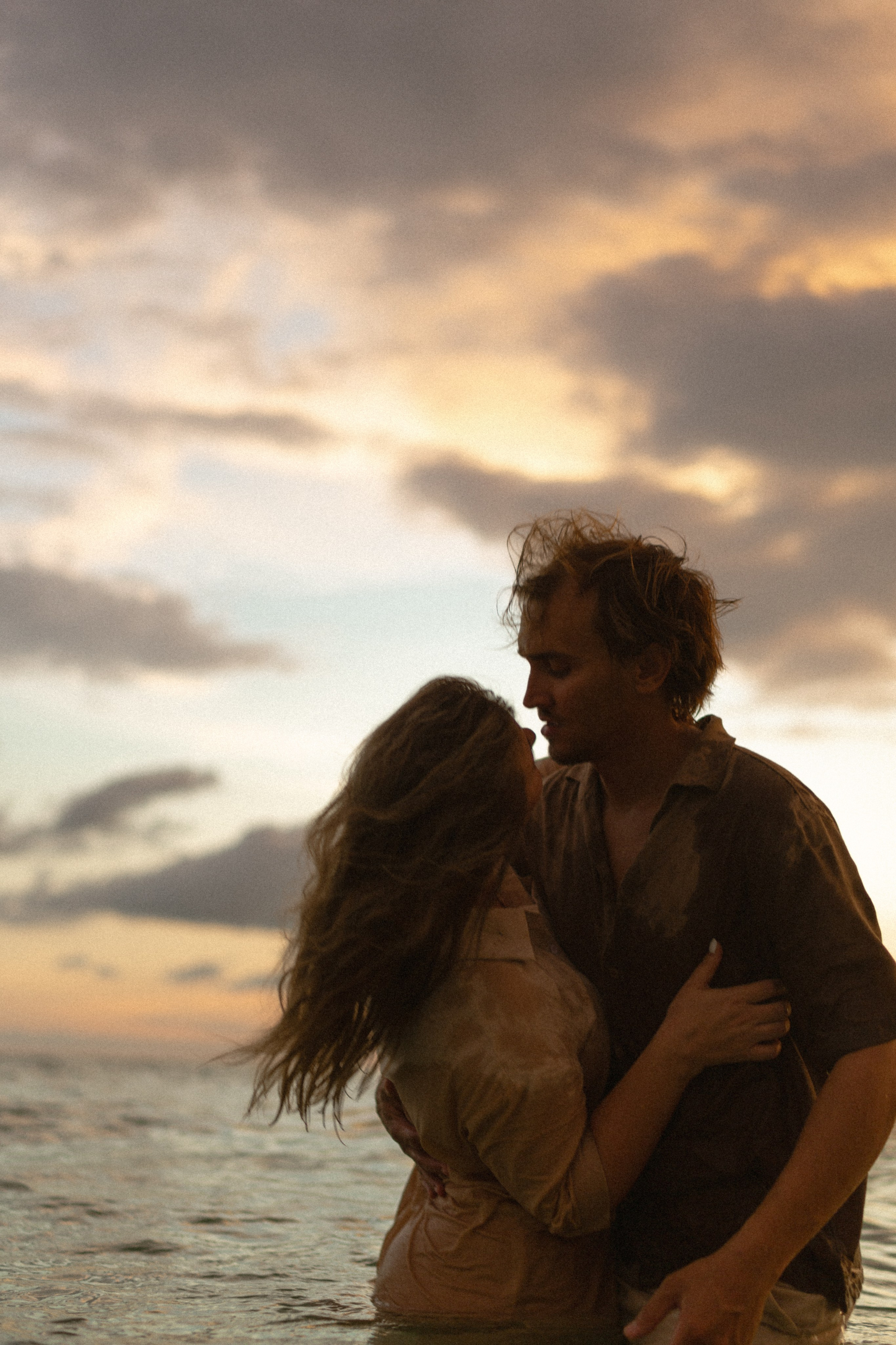 Olya & Misha. Ocean. Photographer Vladmir Gladkov