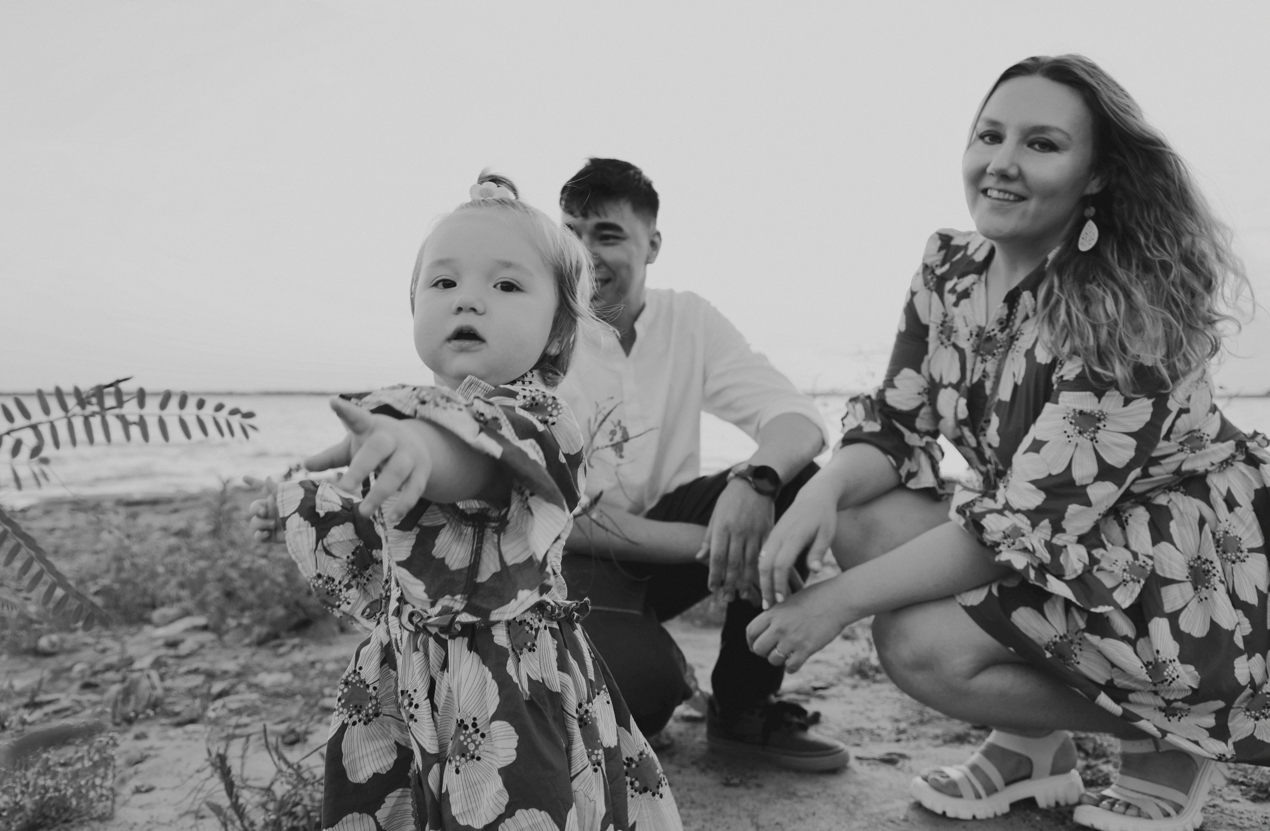 Baby Family Photoshoot – Outdoor Family Photography with Infant or Toddler. Lana Petrychenko — Portrait & Family Photographer. Valencia, Spain